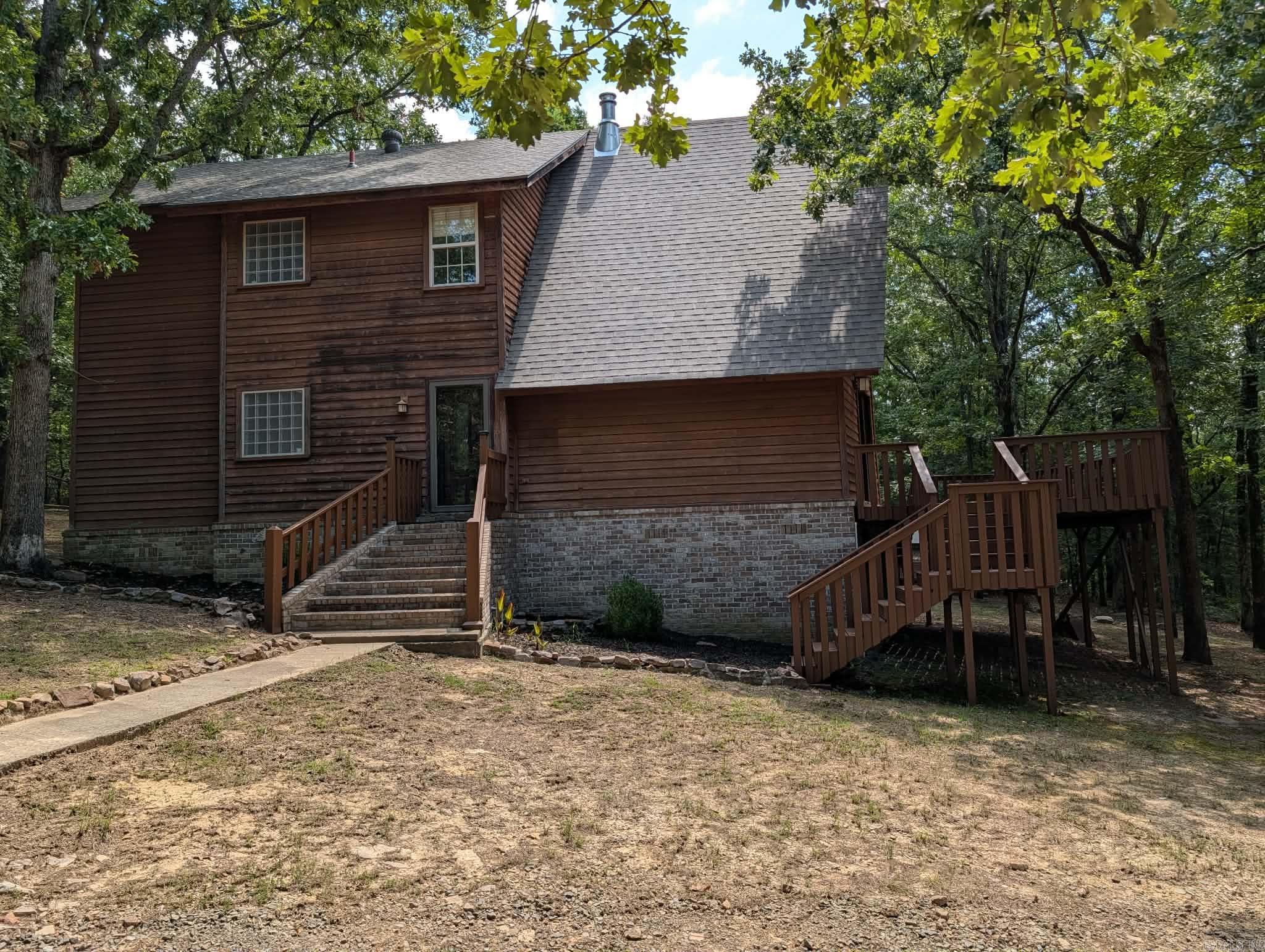 345 N Valley Road Property Photo 1