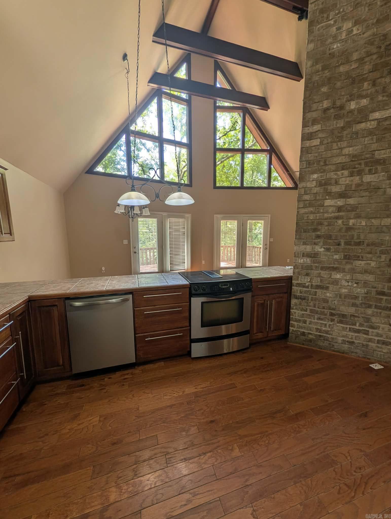 345 N Valley Road Property Photo 12