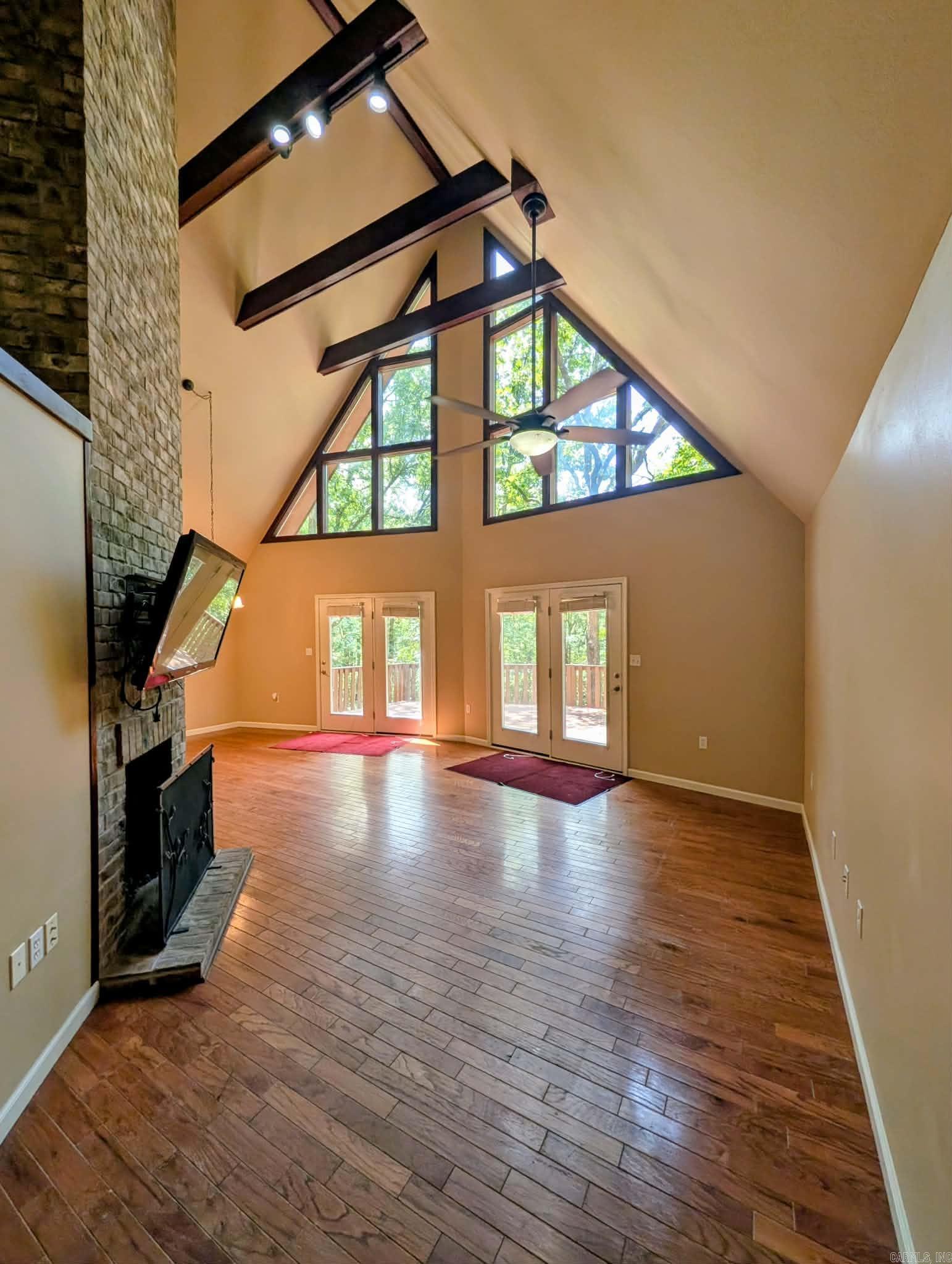 345 N Valley Road Property Photo 14