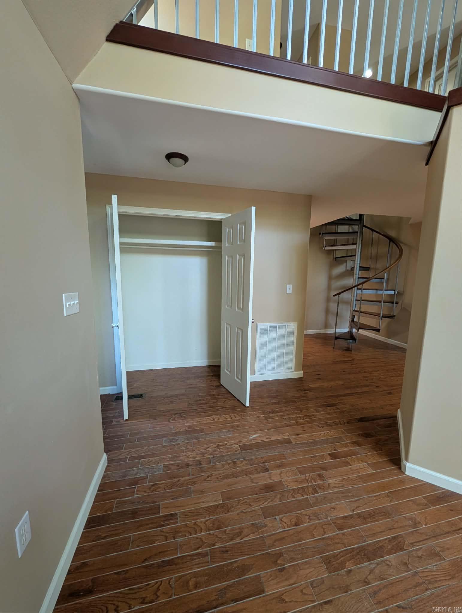 345 N Valley Road Property Photo 18