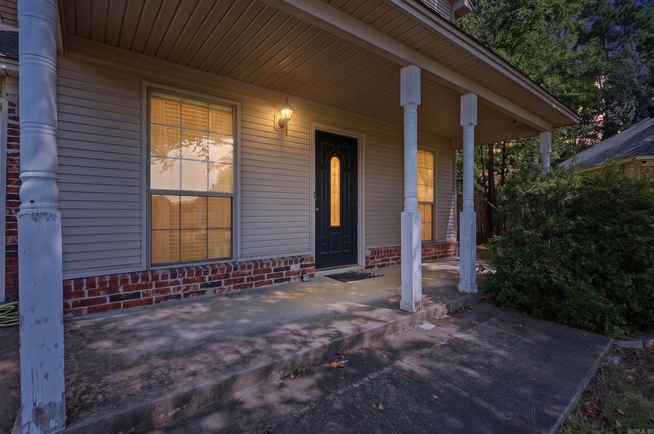 1126 Oakview Cove Property Photo 3