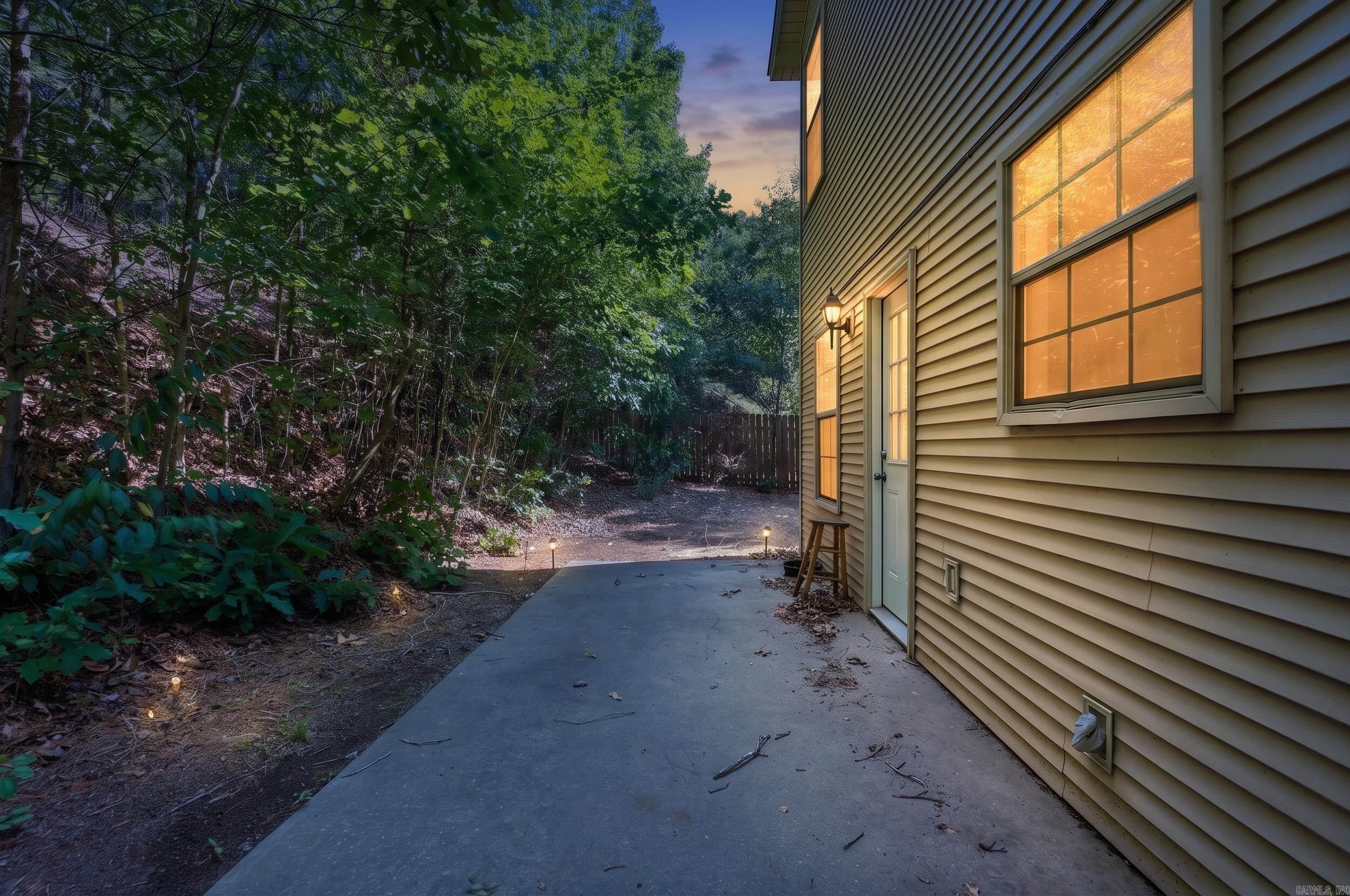 1126 Oakview Cove Property Photo 4