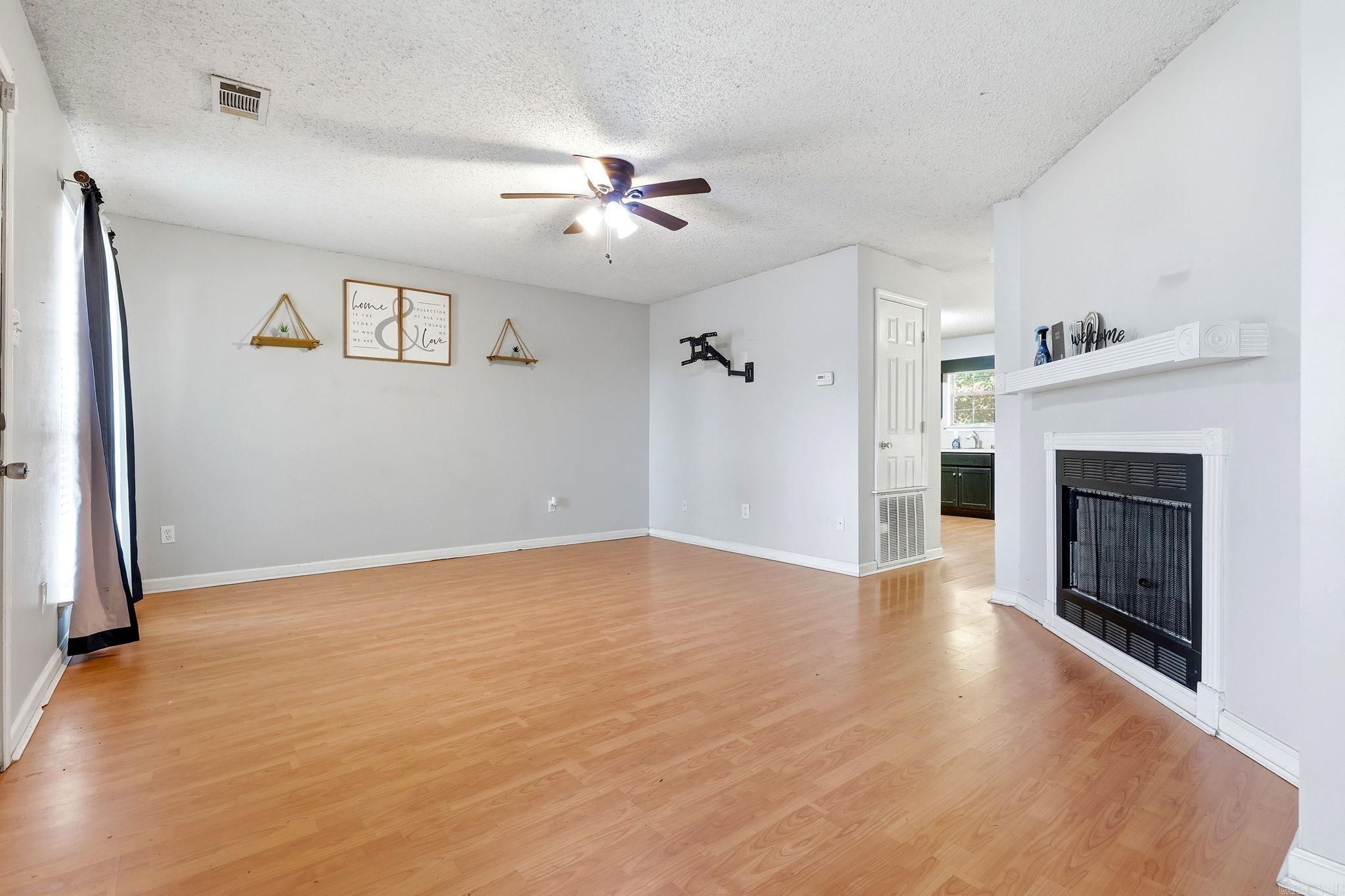 1126 Oakview Cove Property Photo 5