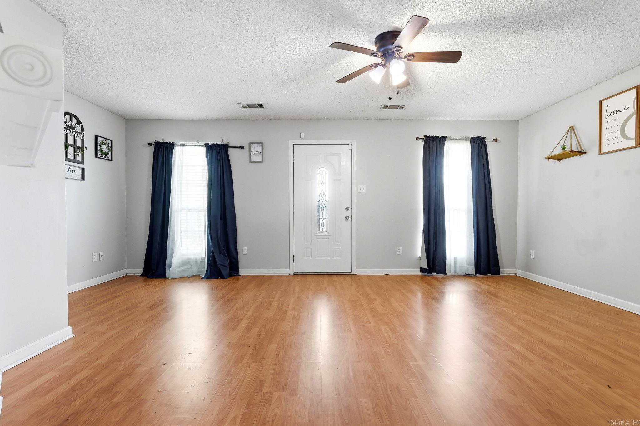 1126 Oakview Cove Property Photo 6