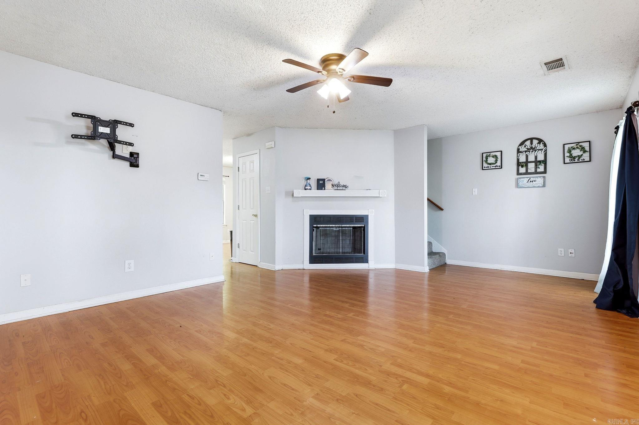 1126 Oakview Cove Property Photo 7