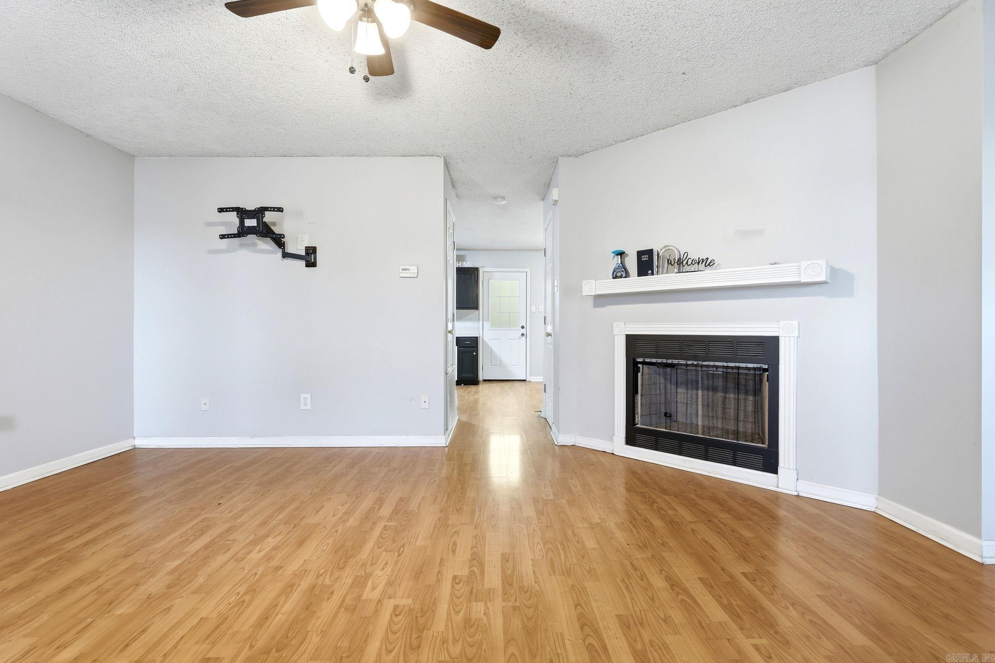 1126 Oakview Cove Property Photo 8
