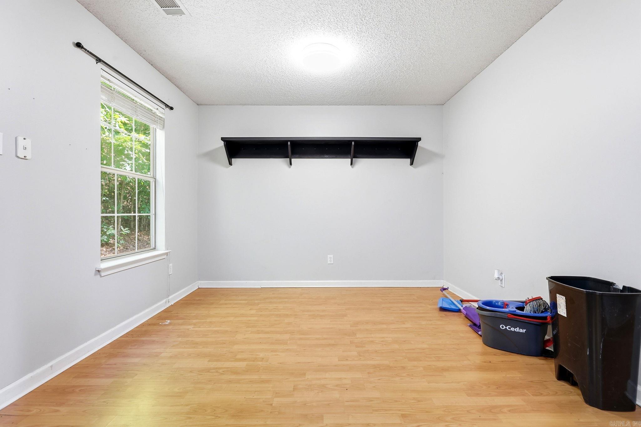 1126 Oakview Cove Property Photo 10
