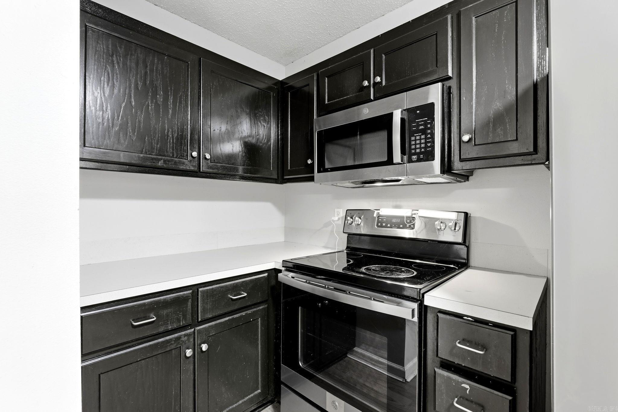 1126 Oakview Cove Property Photo 14