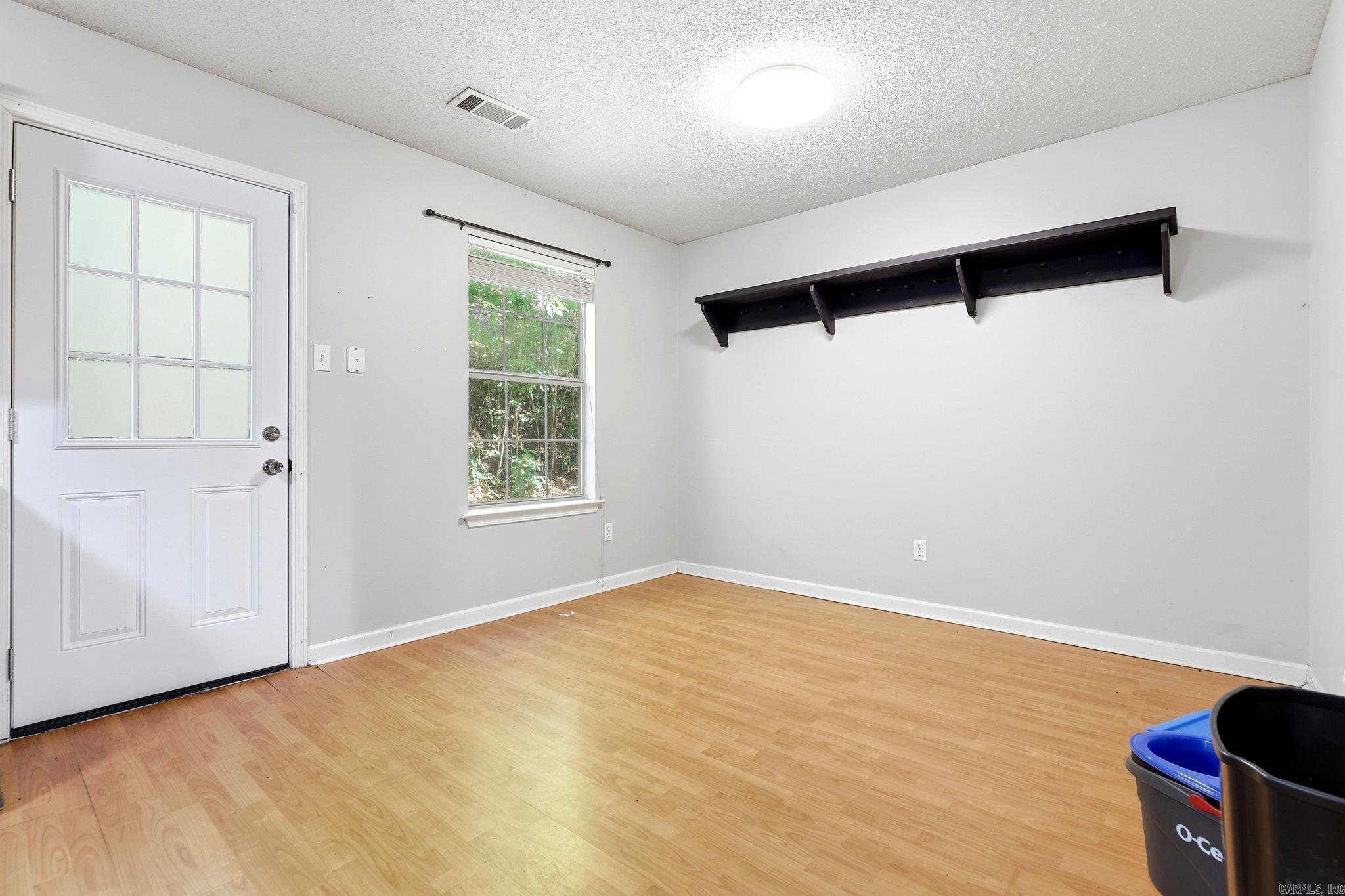 1126 Oakview Cove Property Photo 16