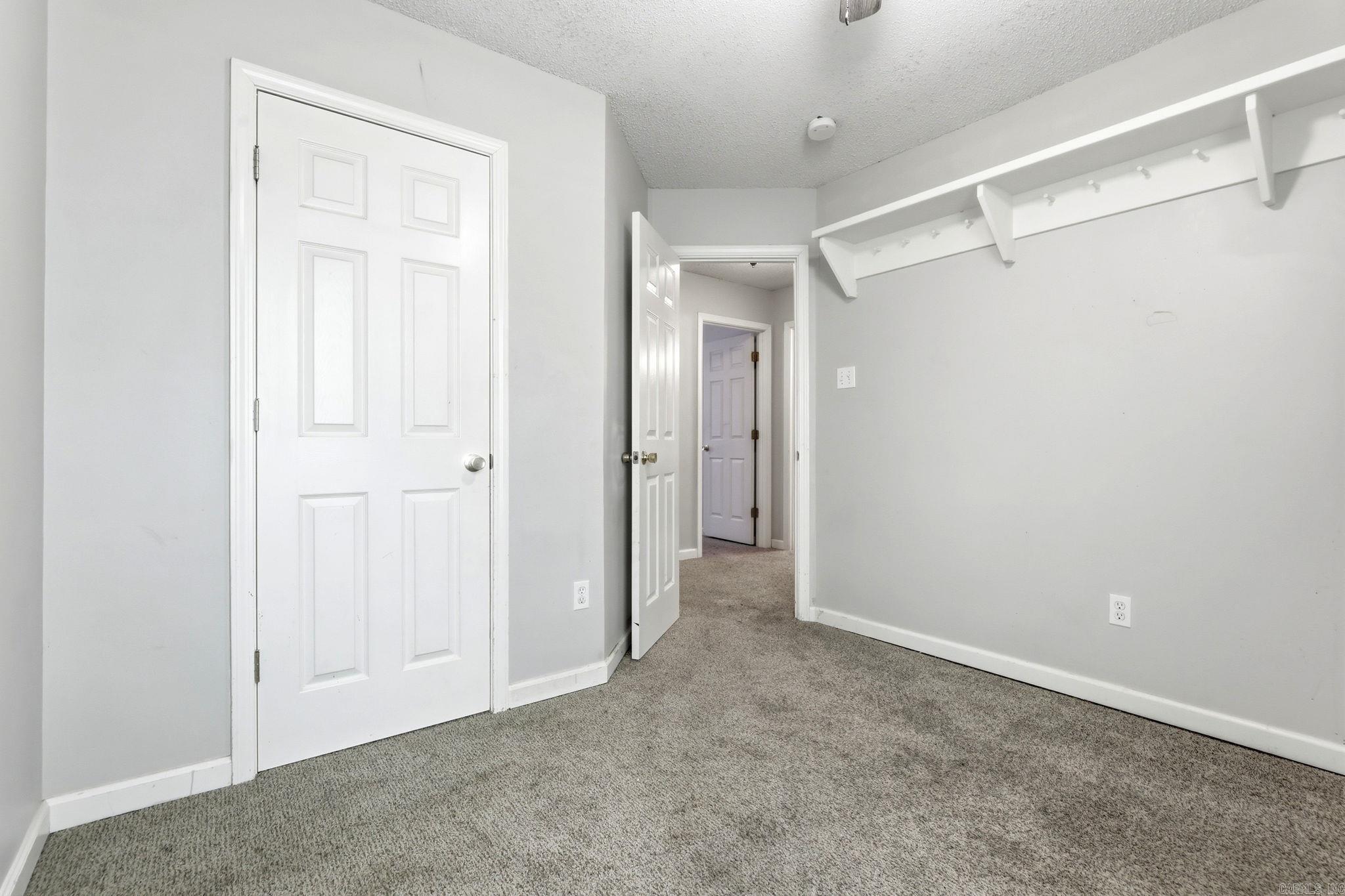 1126 Oakview Cove Property Photo 18