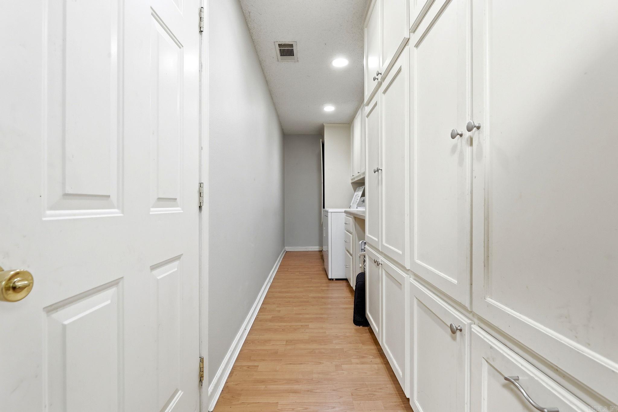 1126 Oakview Cove Property Photo 29