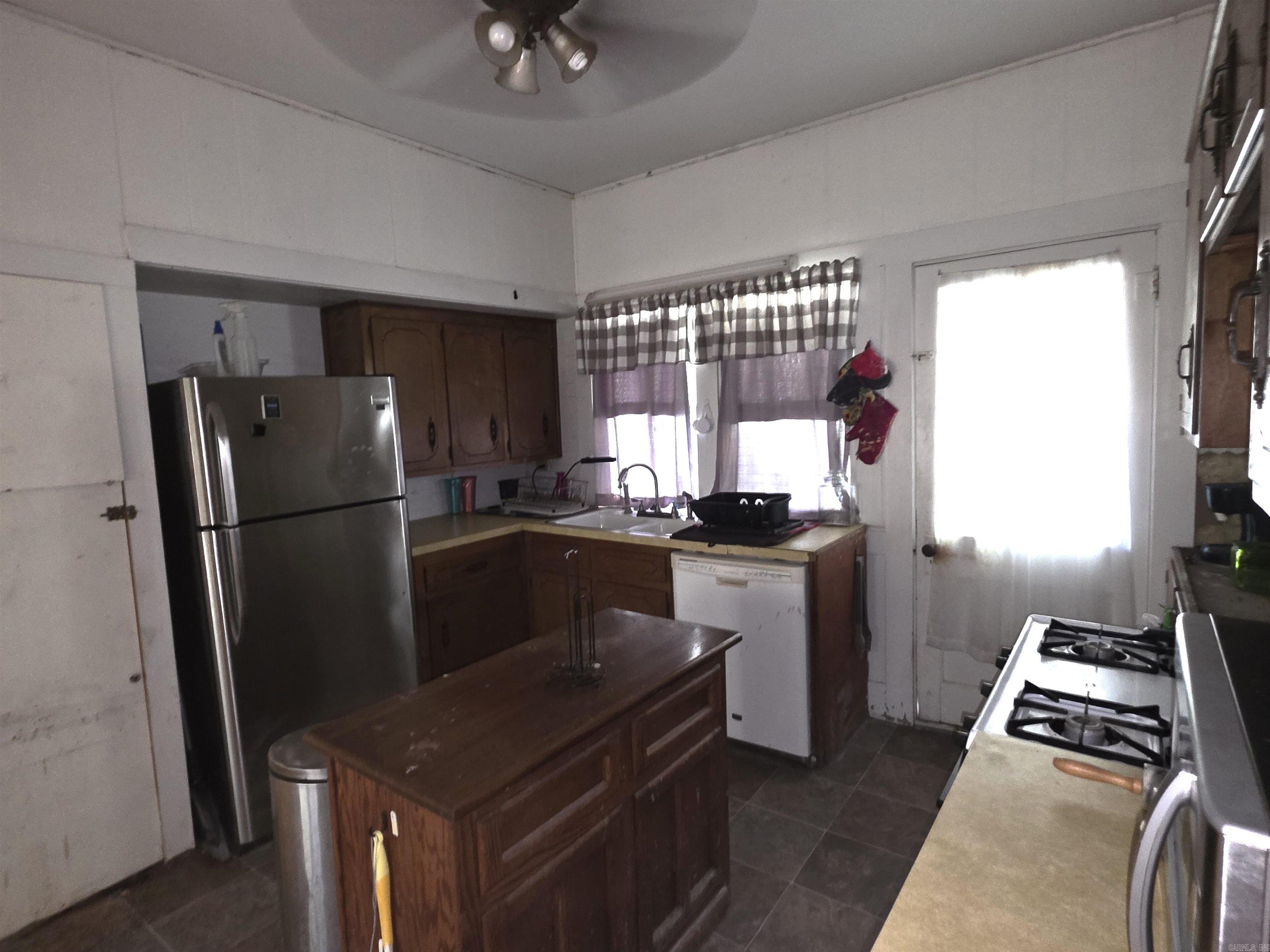 1604 Reeves Avenue Property Photo 6