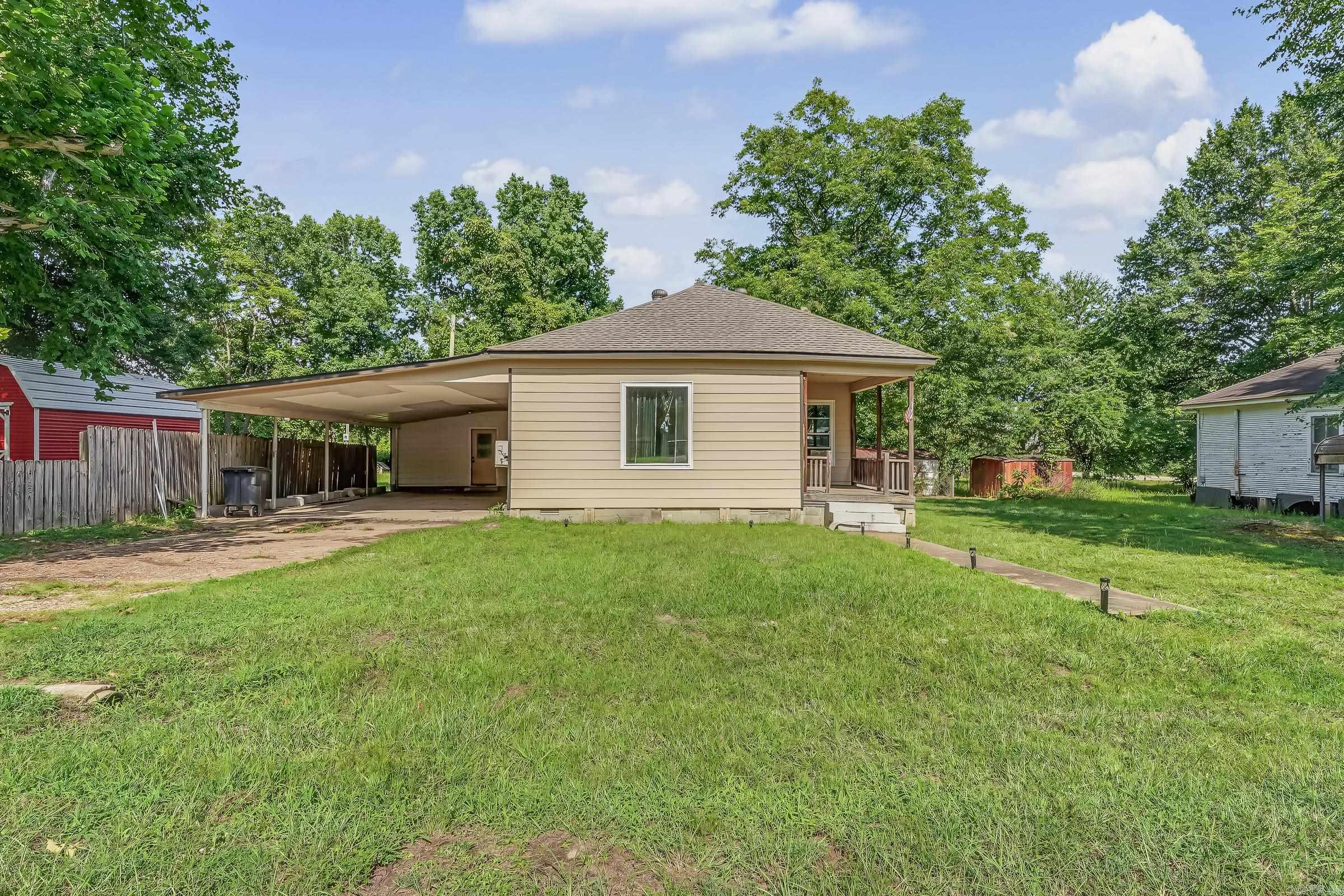 404 Large Avenue Property Photo 1