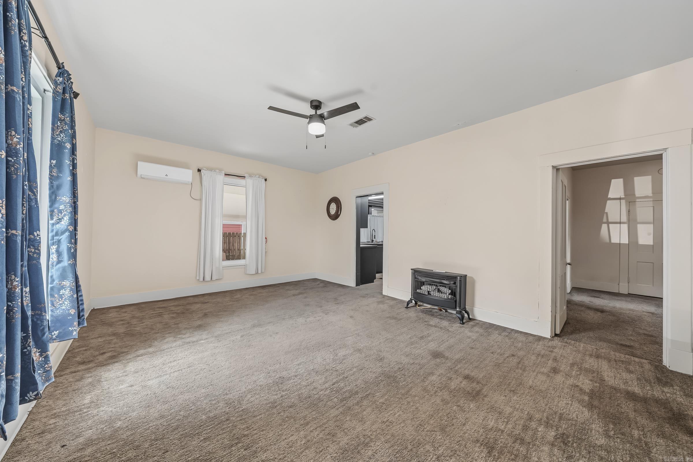 404 Large Avenue Property Photo 2