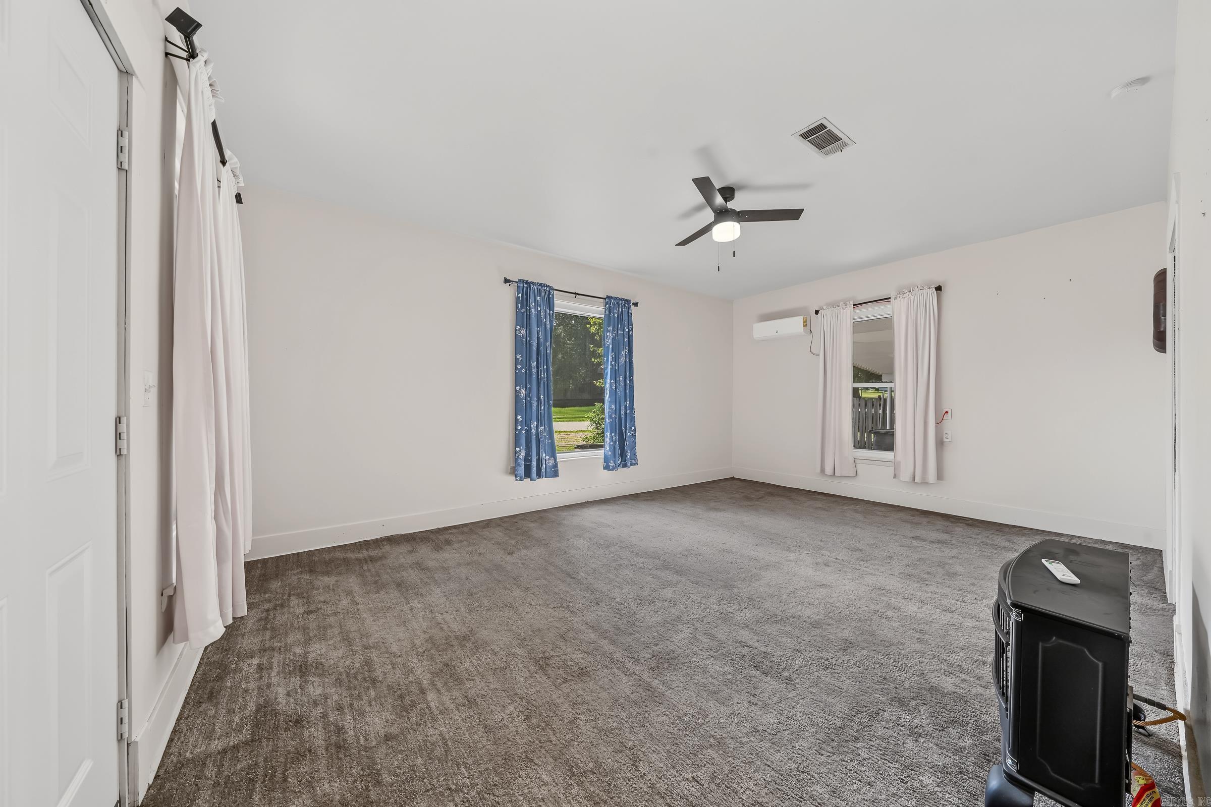 404 Large Avenue Property Photo 3