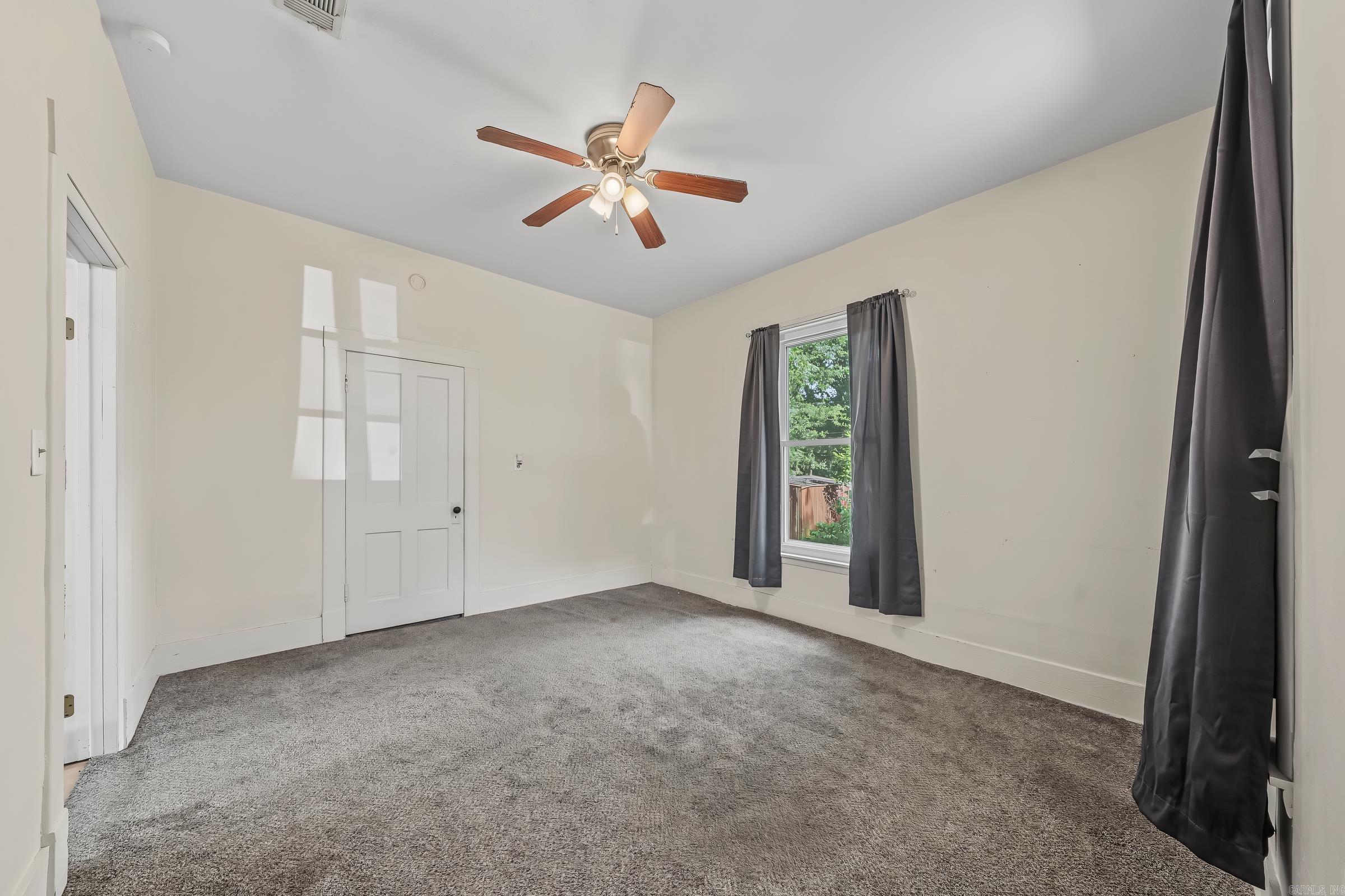 404 Large Avenue Property Photo 4