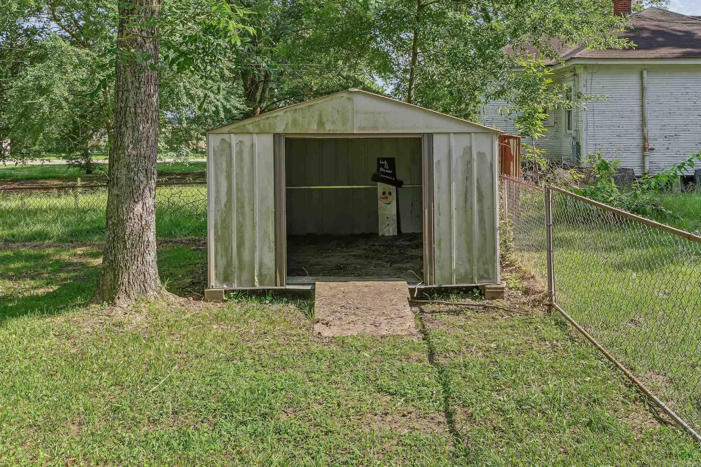 404 Large Avenue Property Photo 16