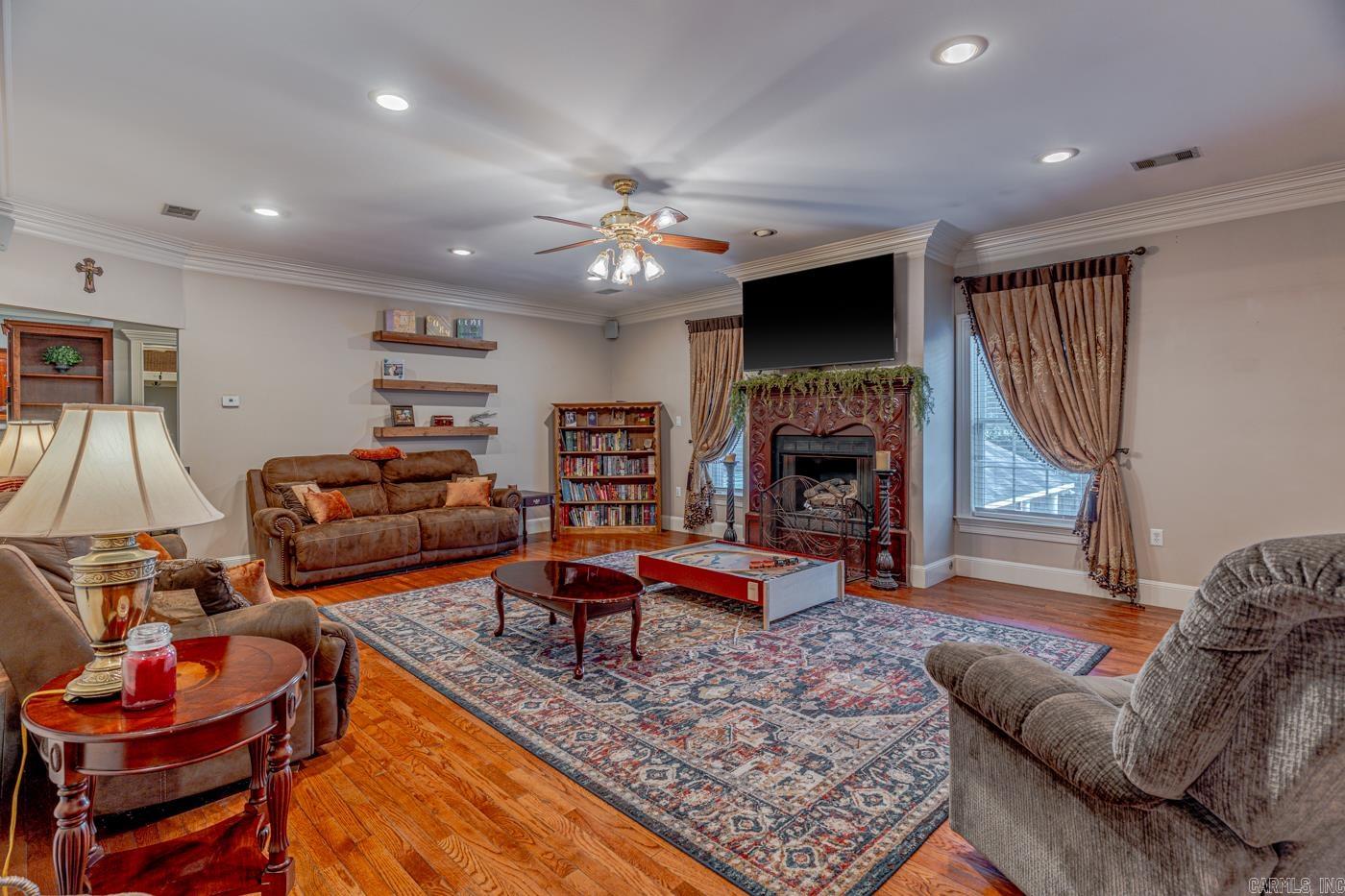 2114 Spring Hollow Dr Property Photo 8
