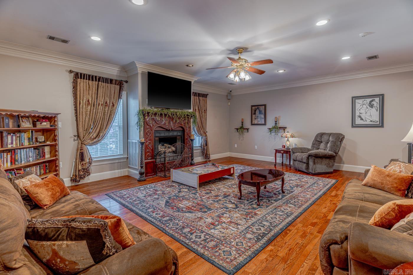 2114 Spring Hollow Dr Property Photo 10