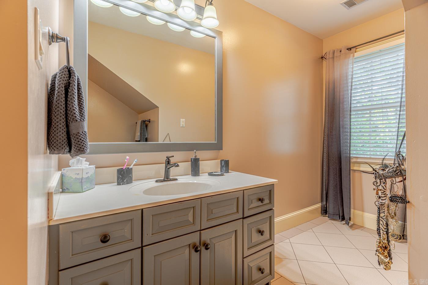 2114 Spring Hollow Dr Property Photo 27