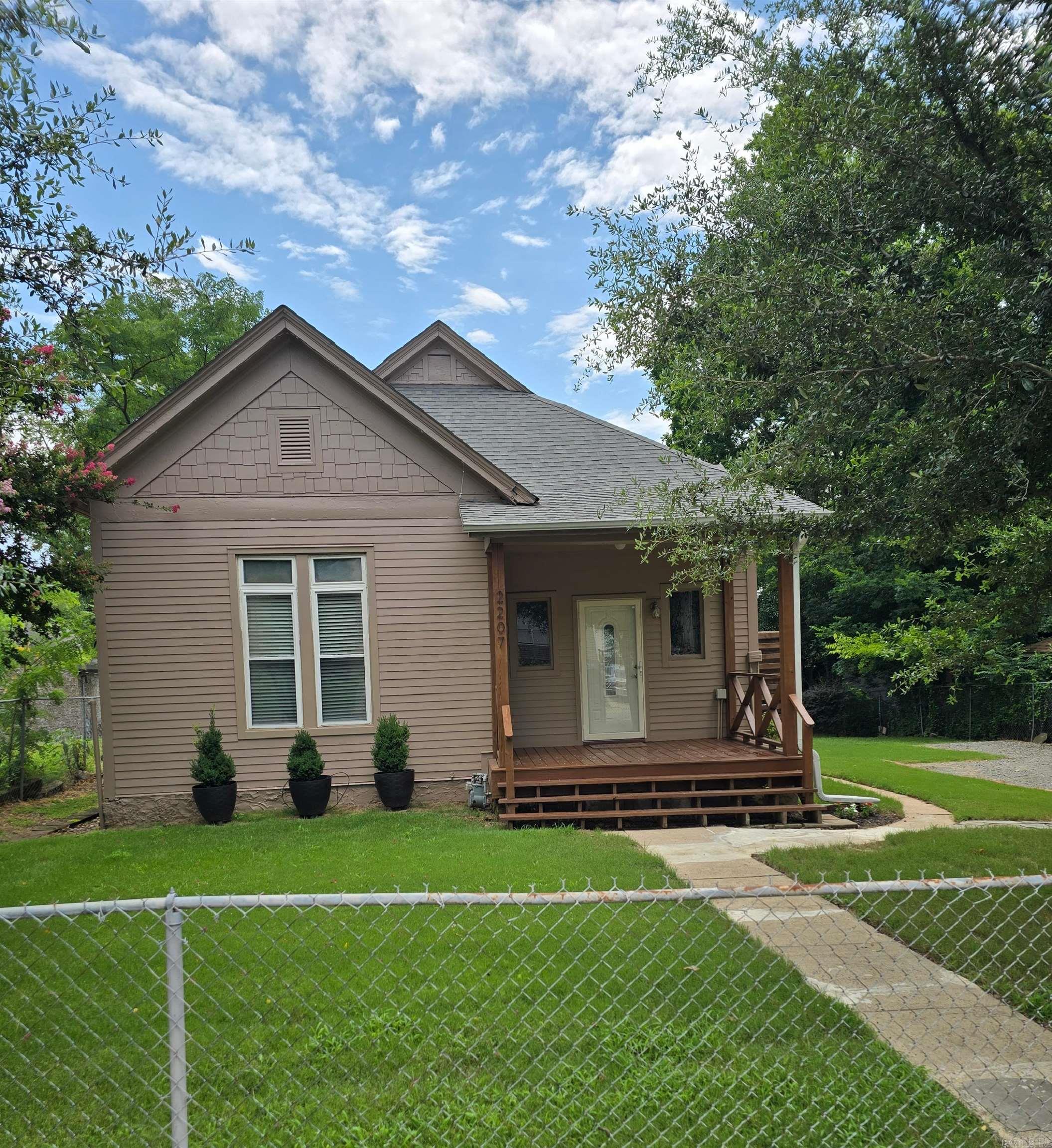2207 Rock Street Property Photo 1