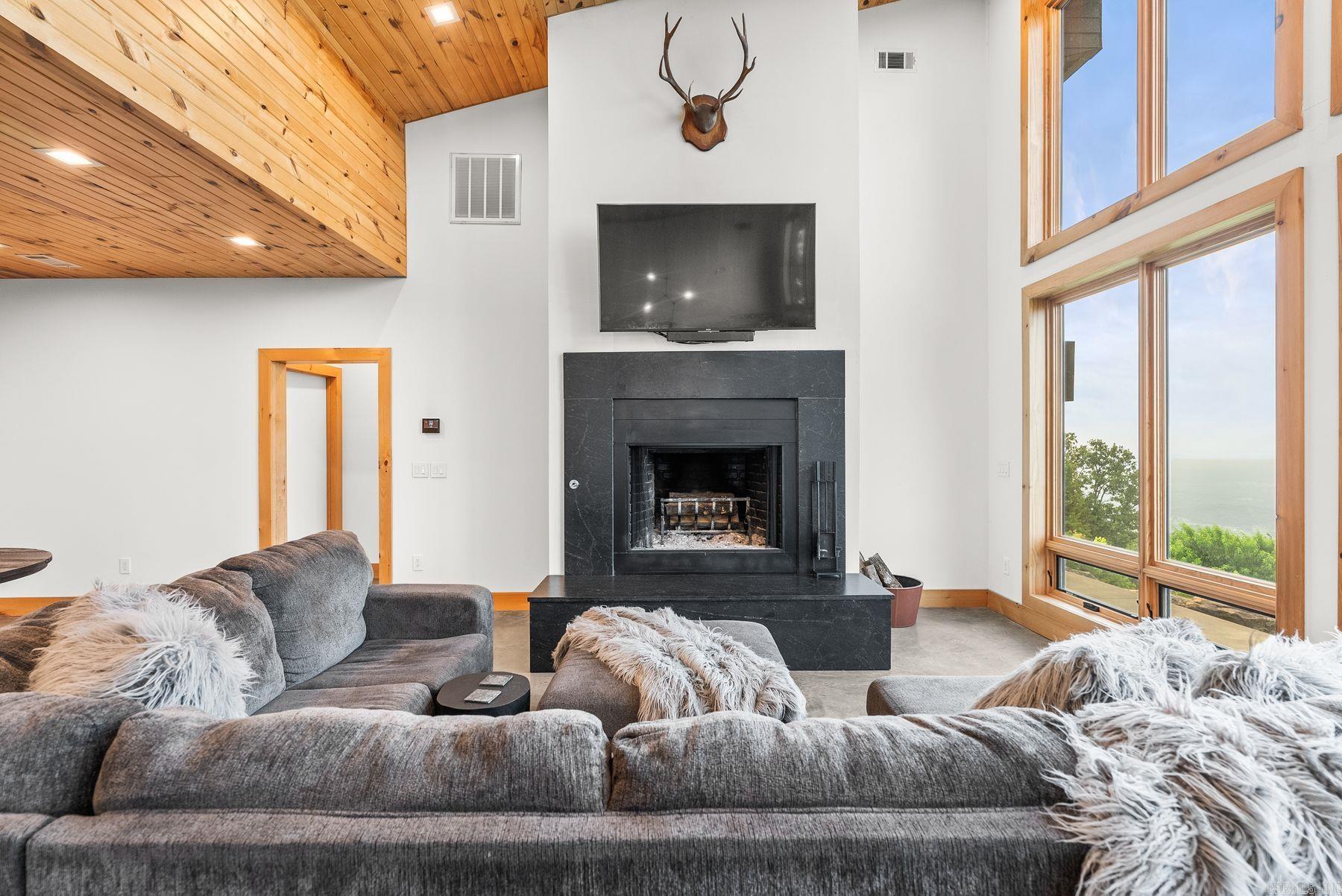 11334 Pool Hollow Road Property Photo 8