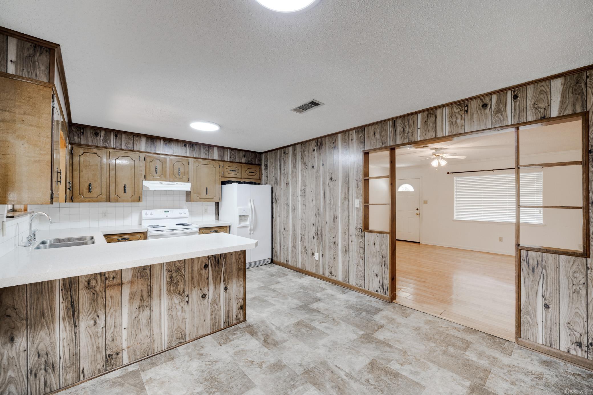 1403 Tamara Park Property Photo 13