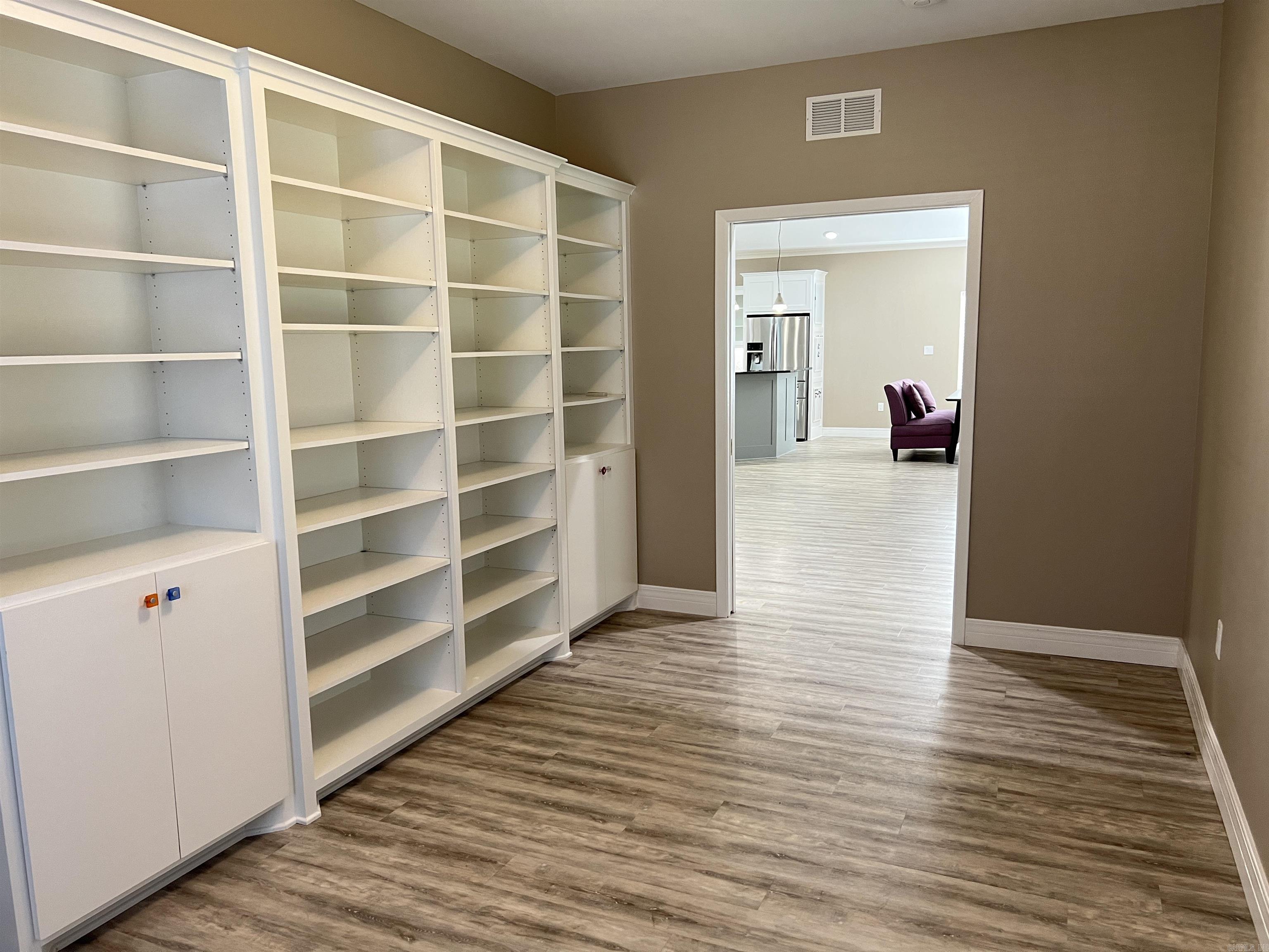 2311 Willowbrook Property Photo 11