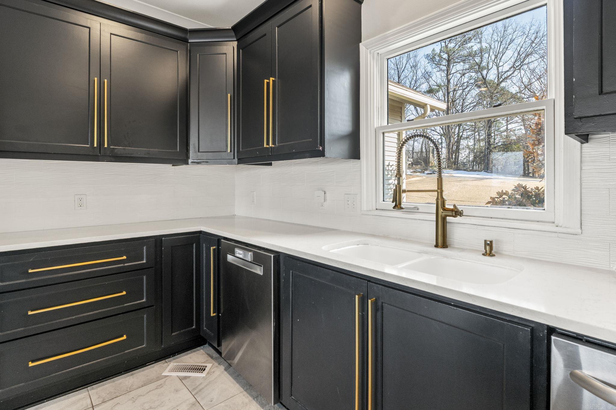 13518 Saddle Hill Drive Property Photo 13