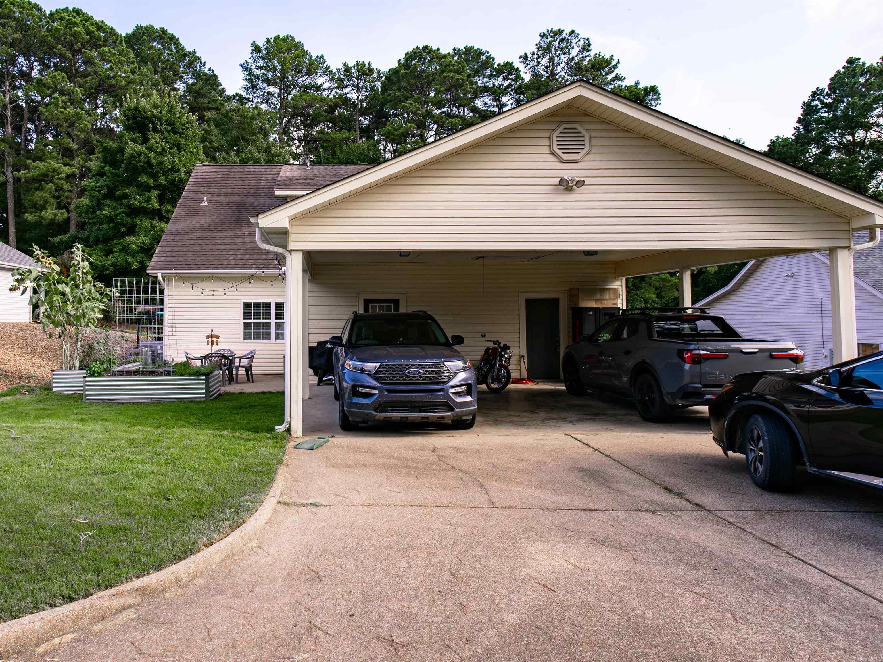 1808 Forrest Park Drive Property Photo 4