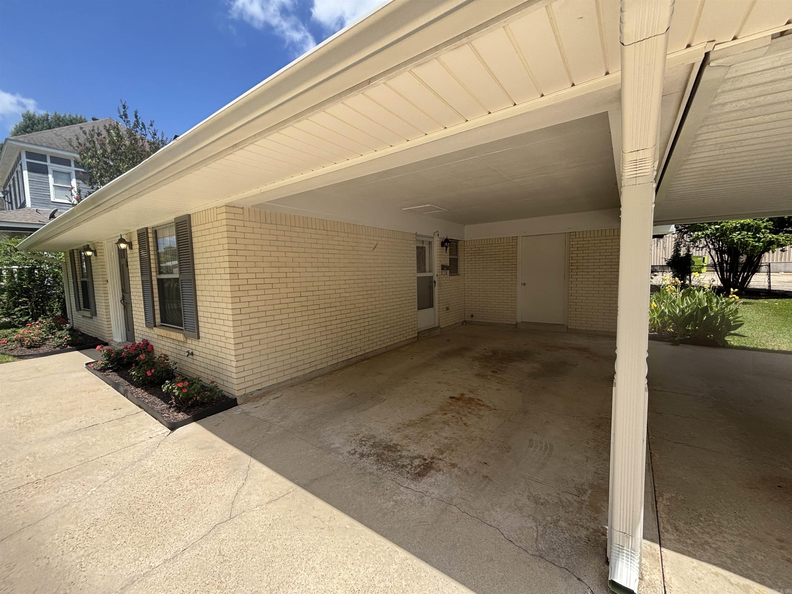 100 Wheeler St Property Photo 4