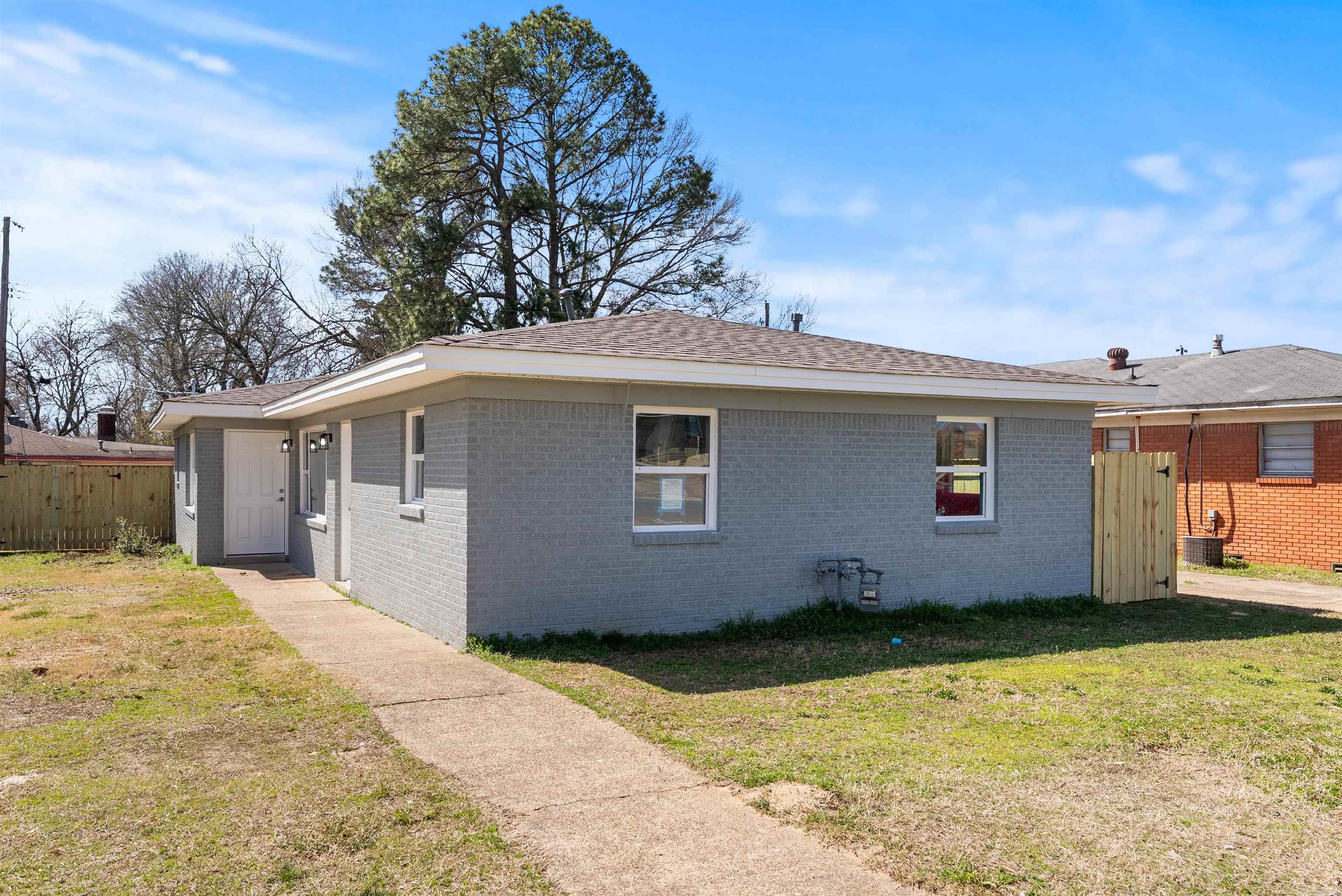 611 Lenora Property Photo 1