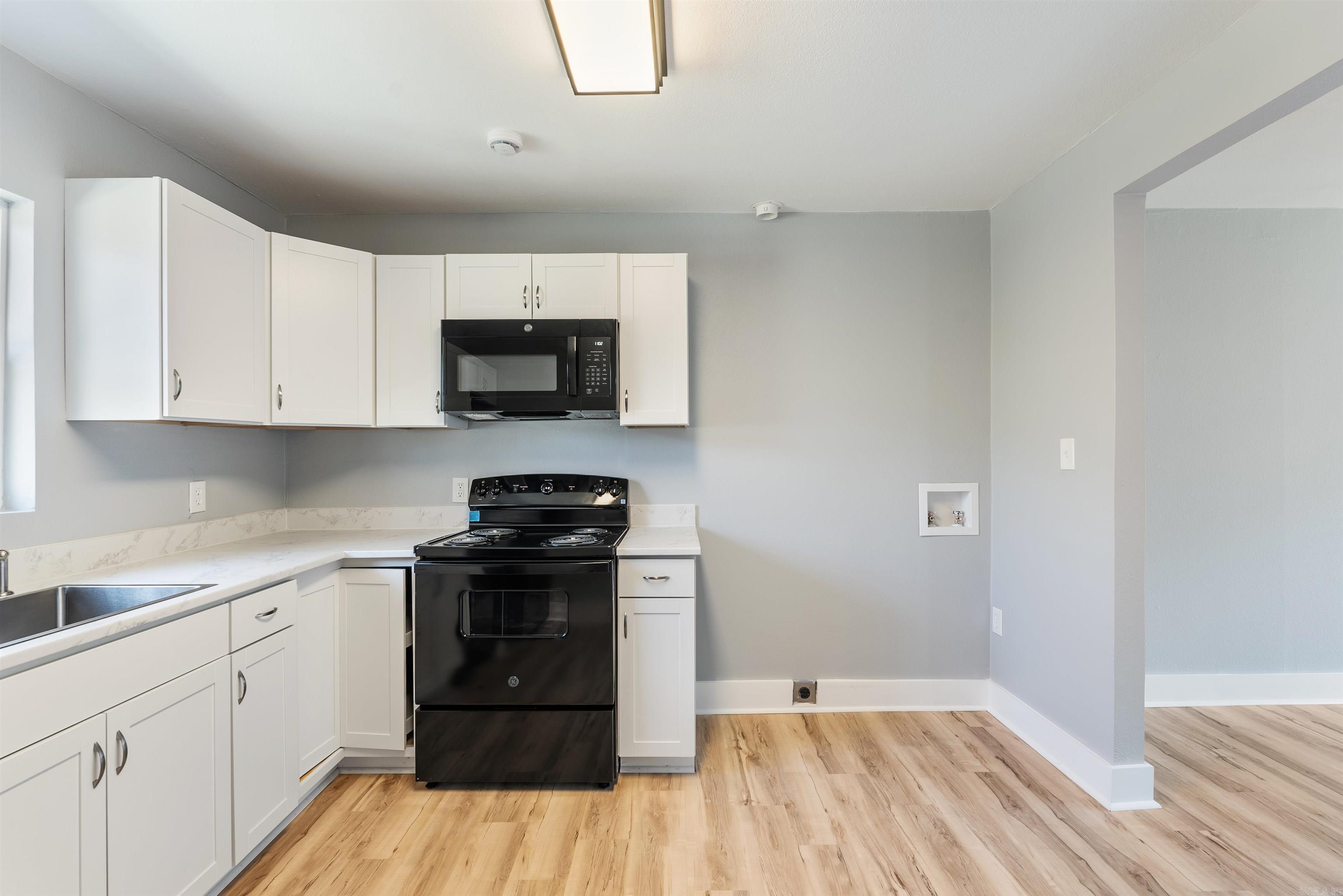 611 Lenora Property Photo 4