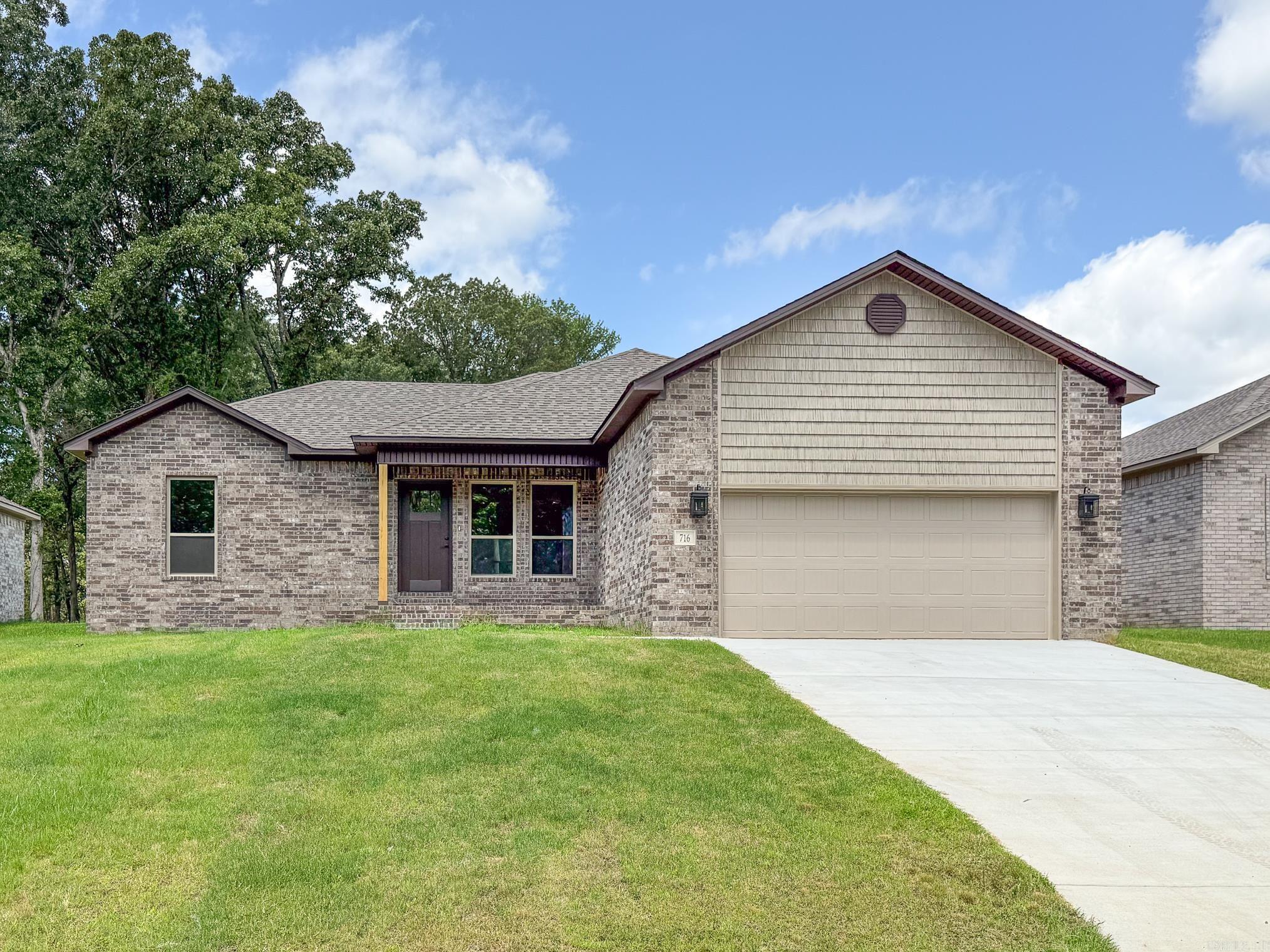 716 Moon Road Property Photo 1