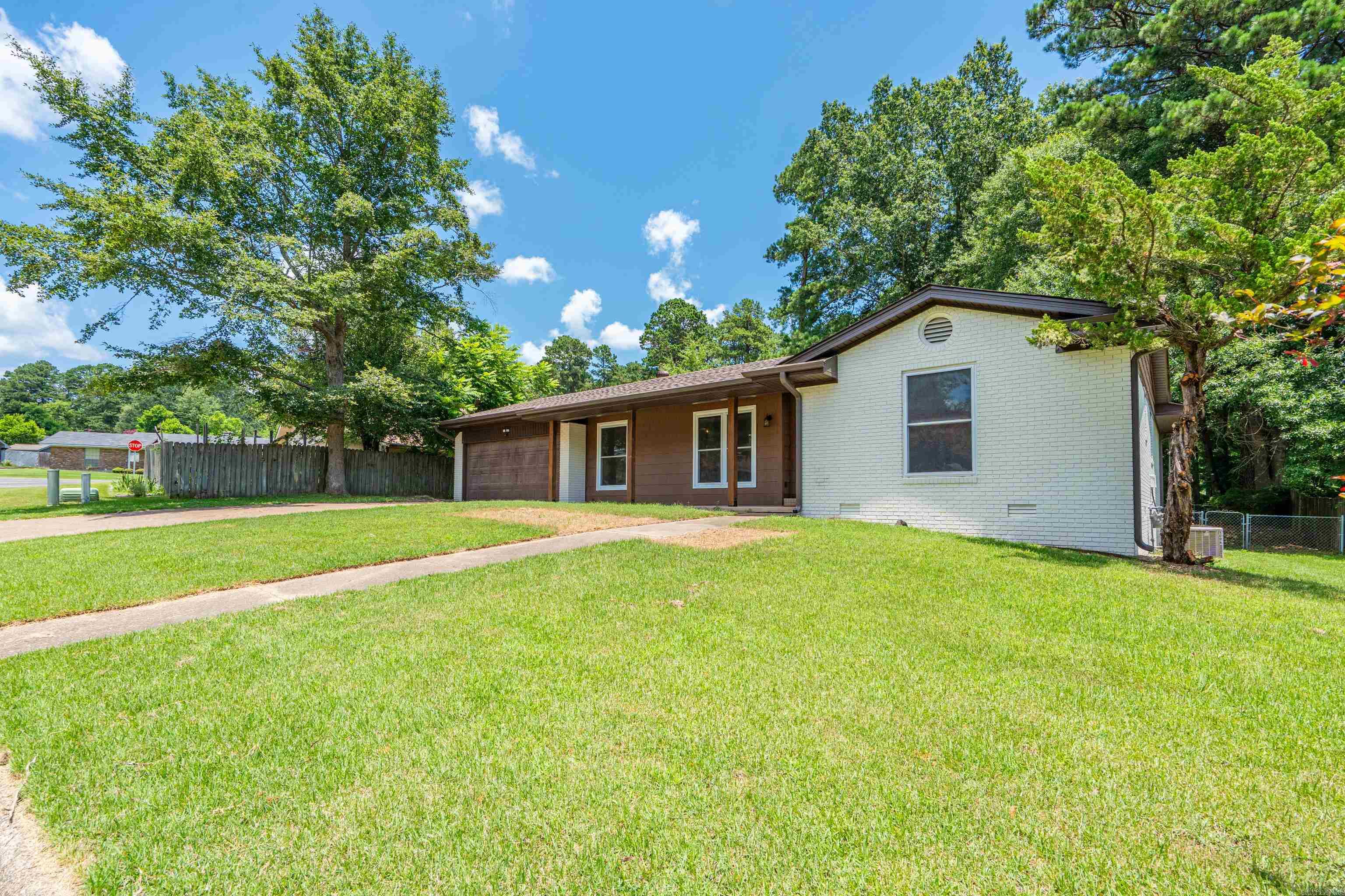 6 Concord Cir Property Photo 2