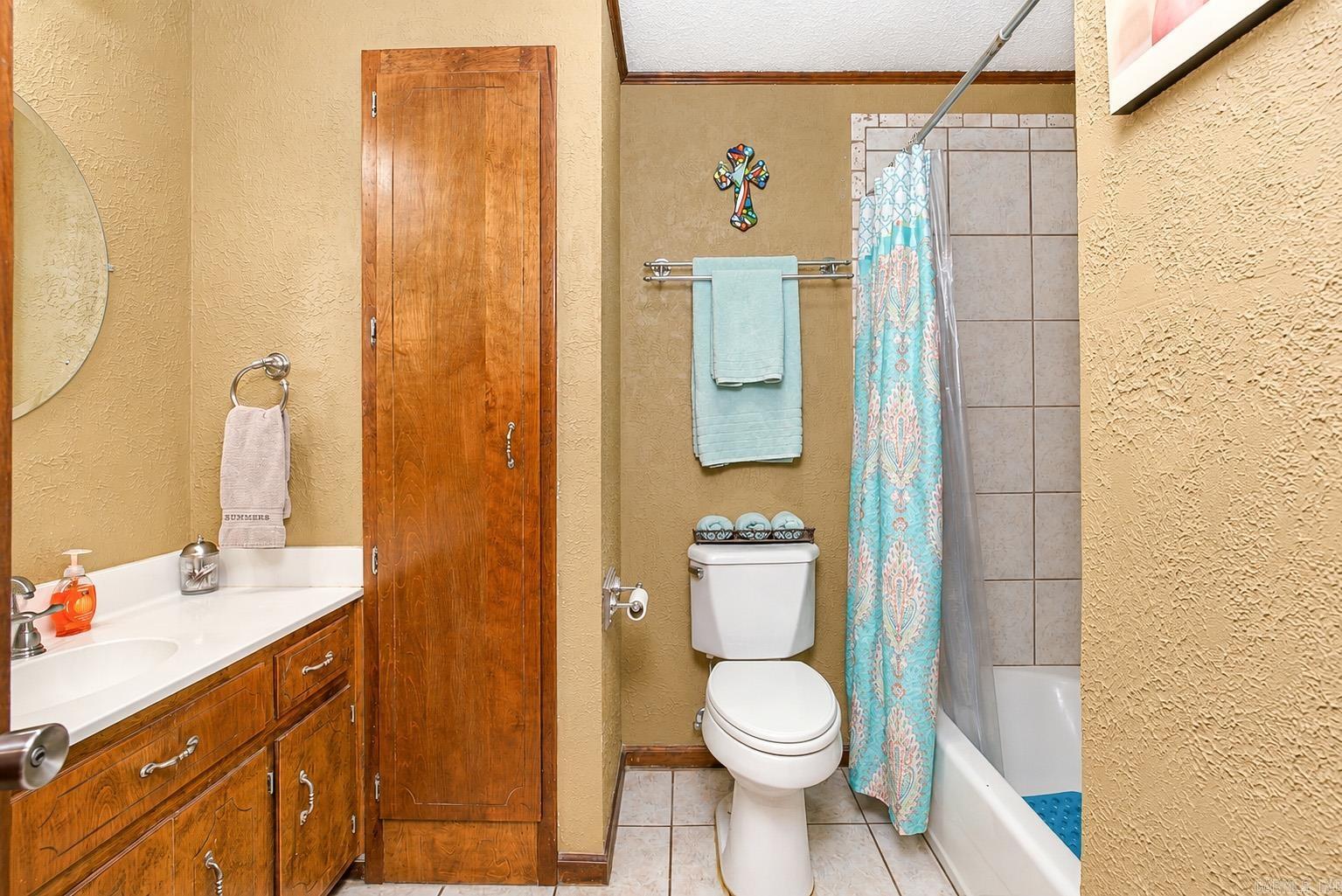 821 Green Oaks Property Photo 17
