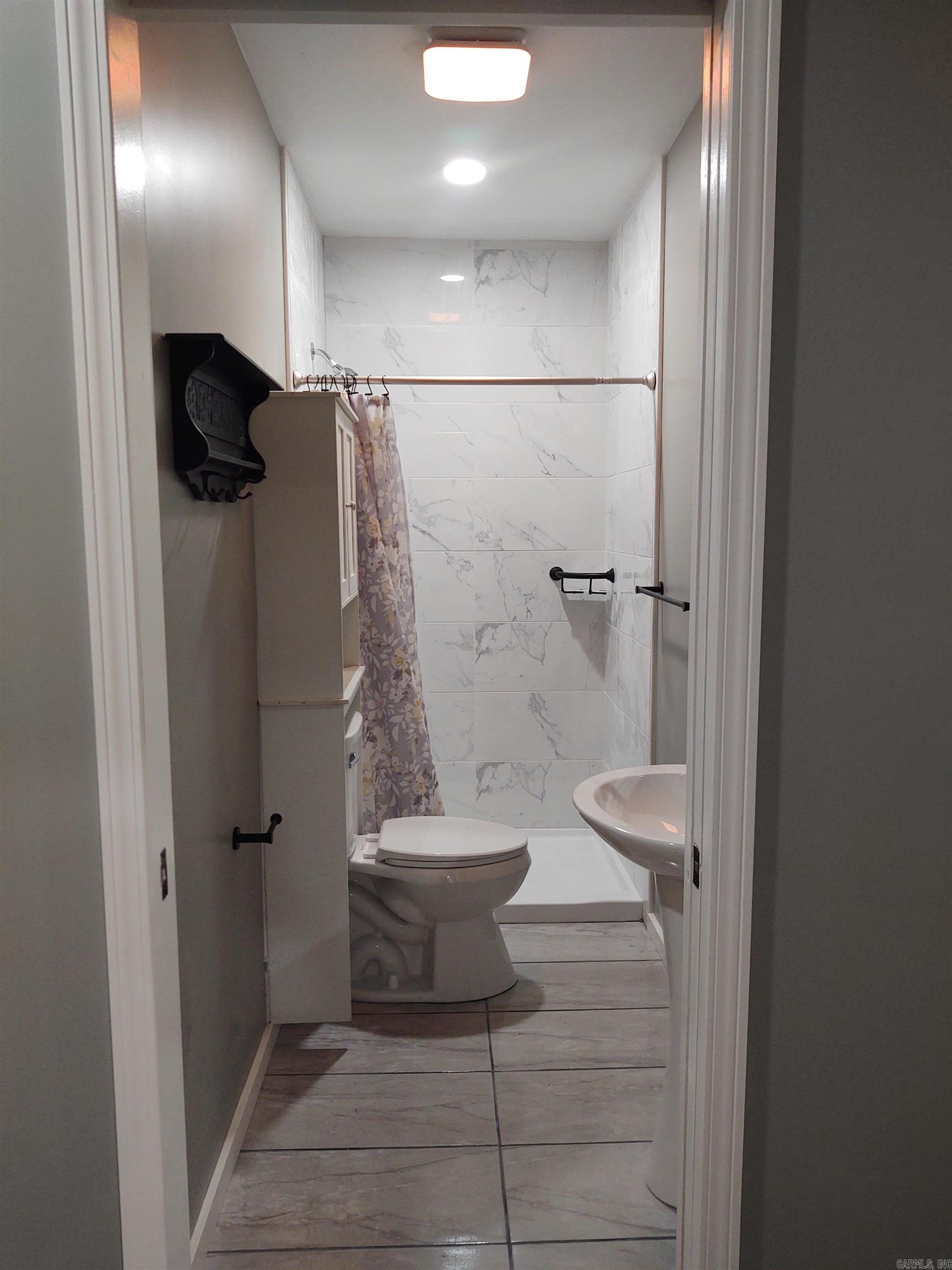 710 E Elm Street Property Photo 5