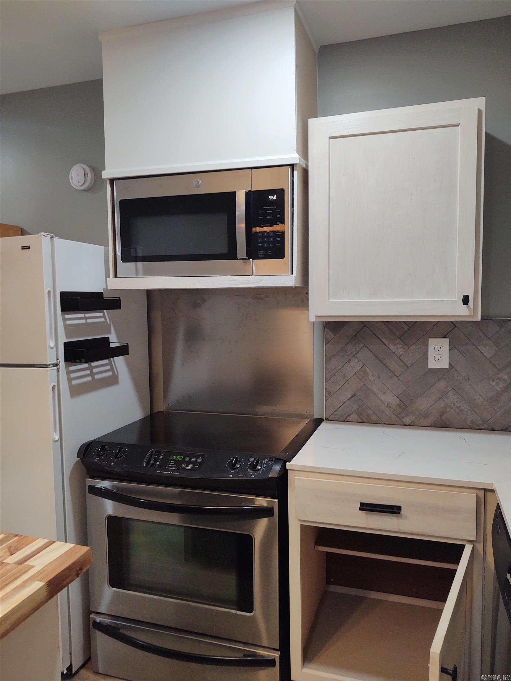 710 E Elm Street Property Photo 15