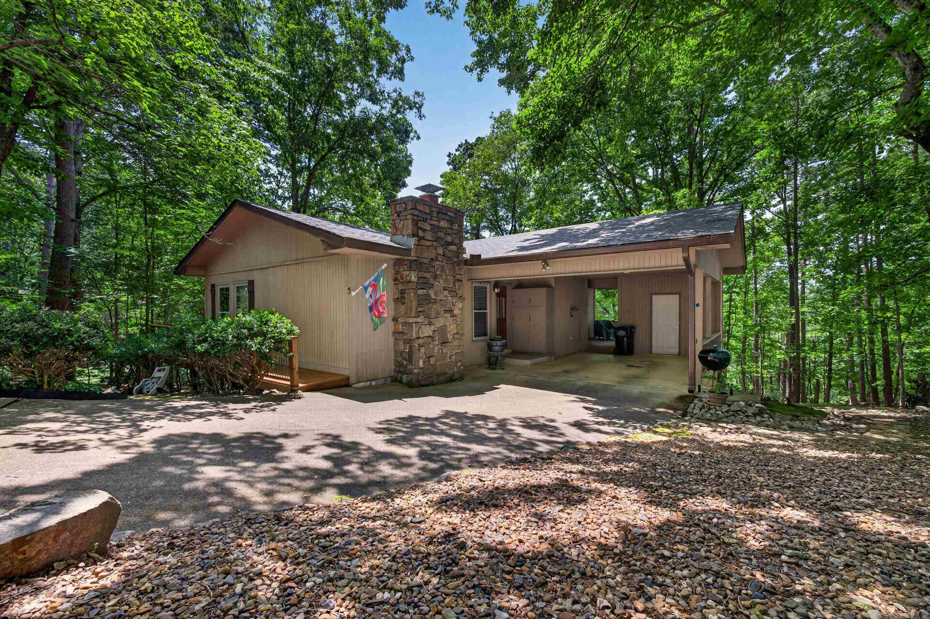 5 Ona Circle Property Photo 1