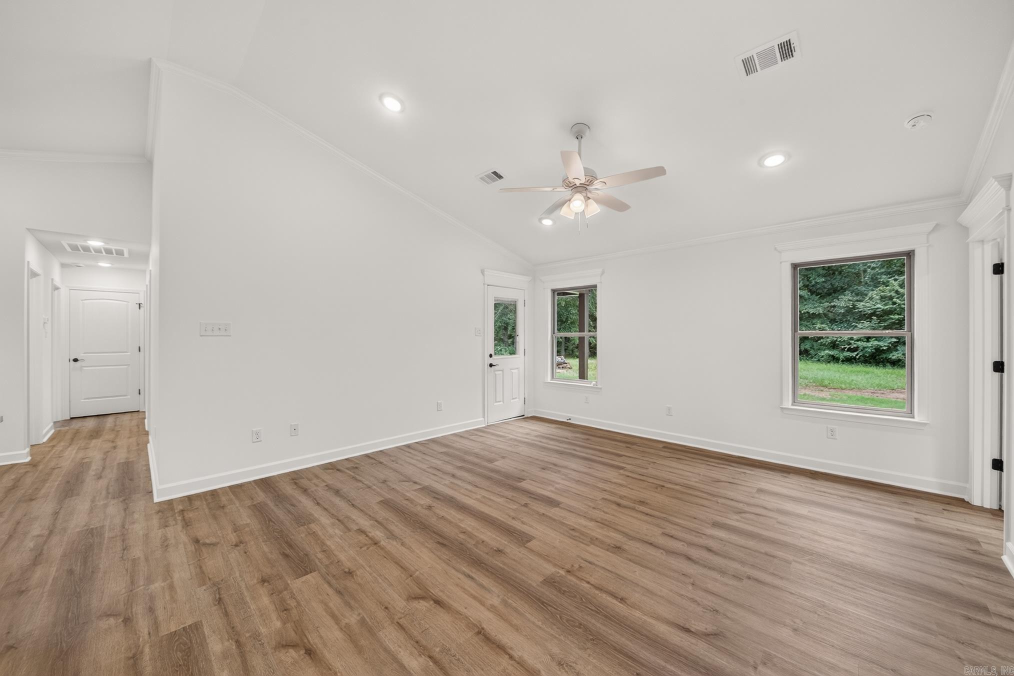 38 Shamsie Drive Property Photo 6