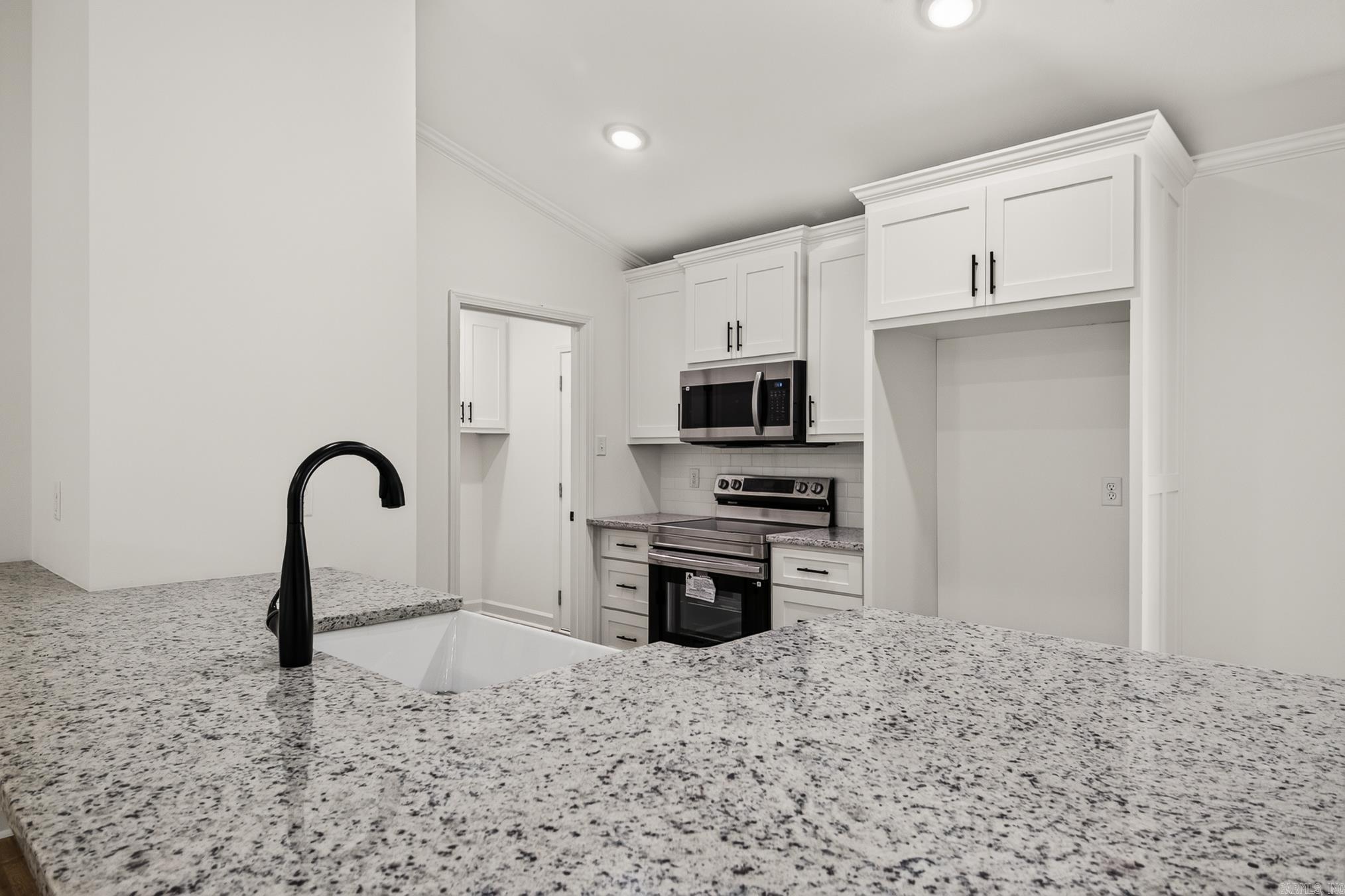 38 Shamsie Drive Property Photo 14