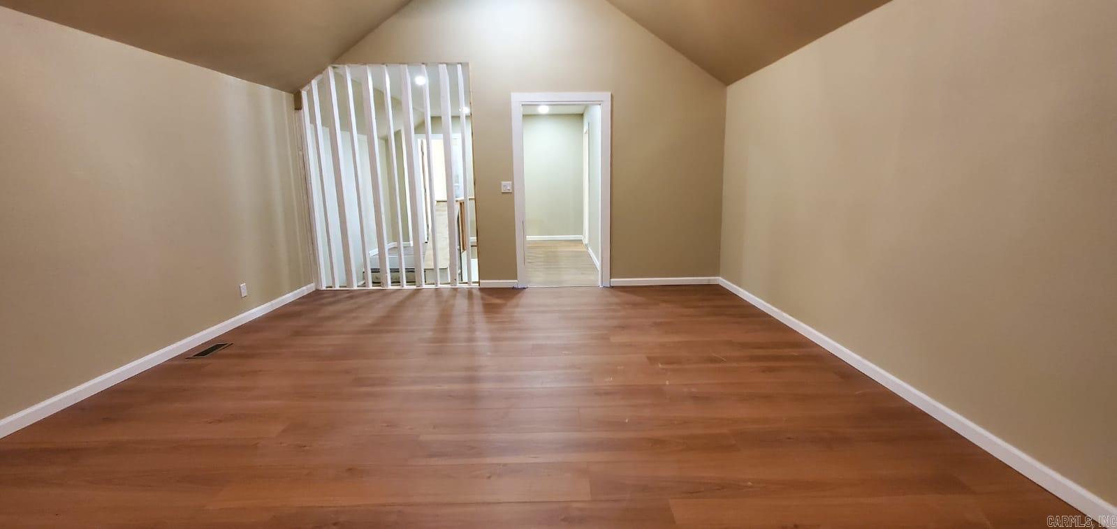213 S Smith Avenue Property Photo 6
