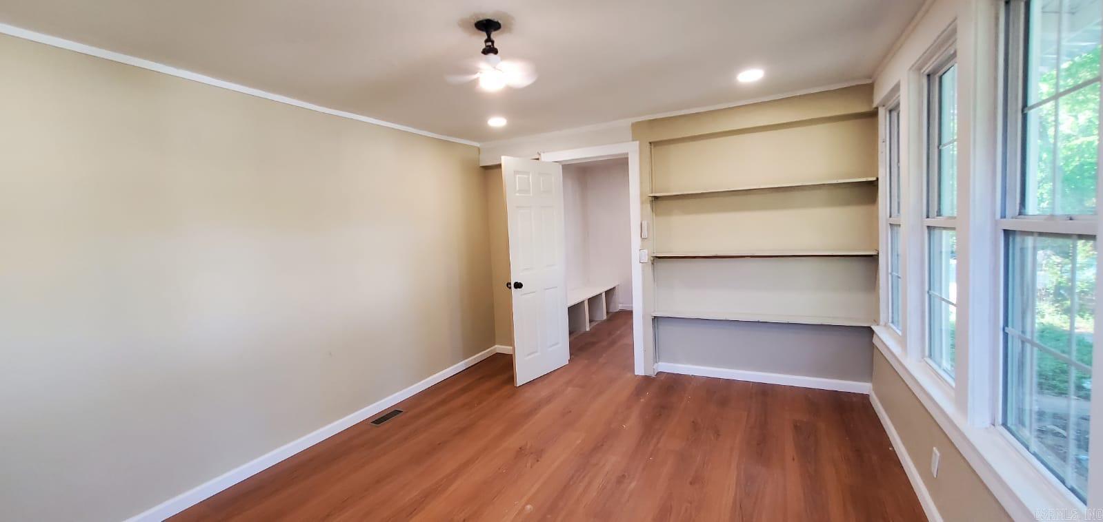 213 S Smith Avenue Property Photo 9