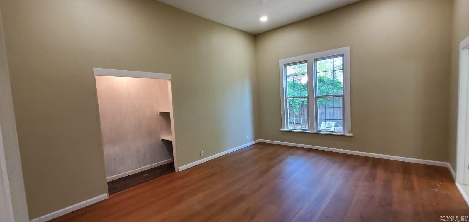 213 S Smith Avenue Property Photo 14
