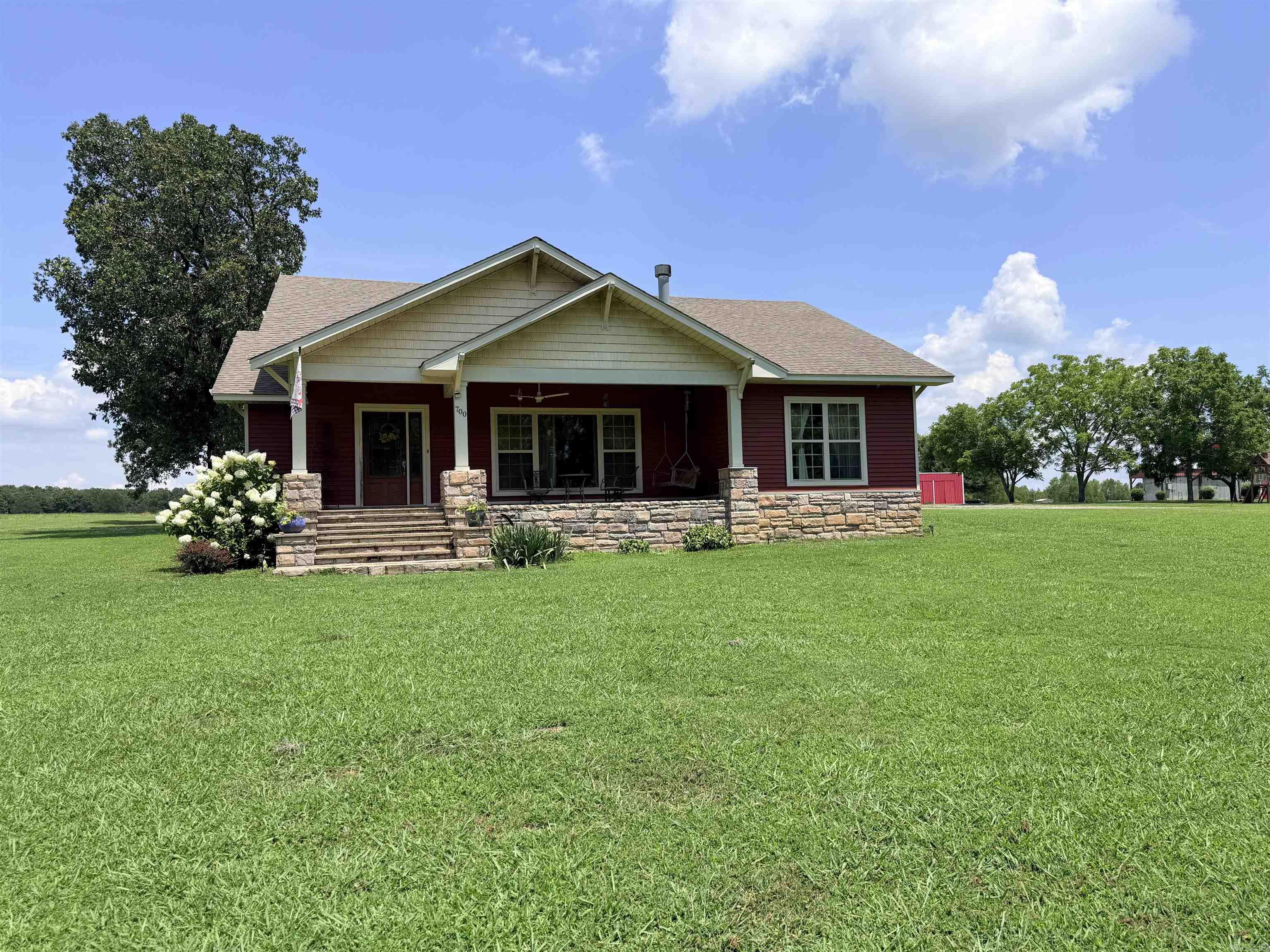 700 Strawberry Road Property Photo 1