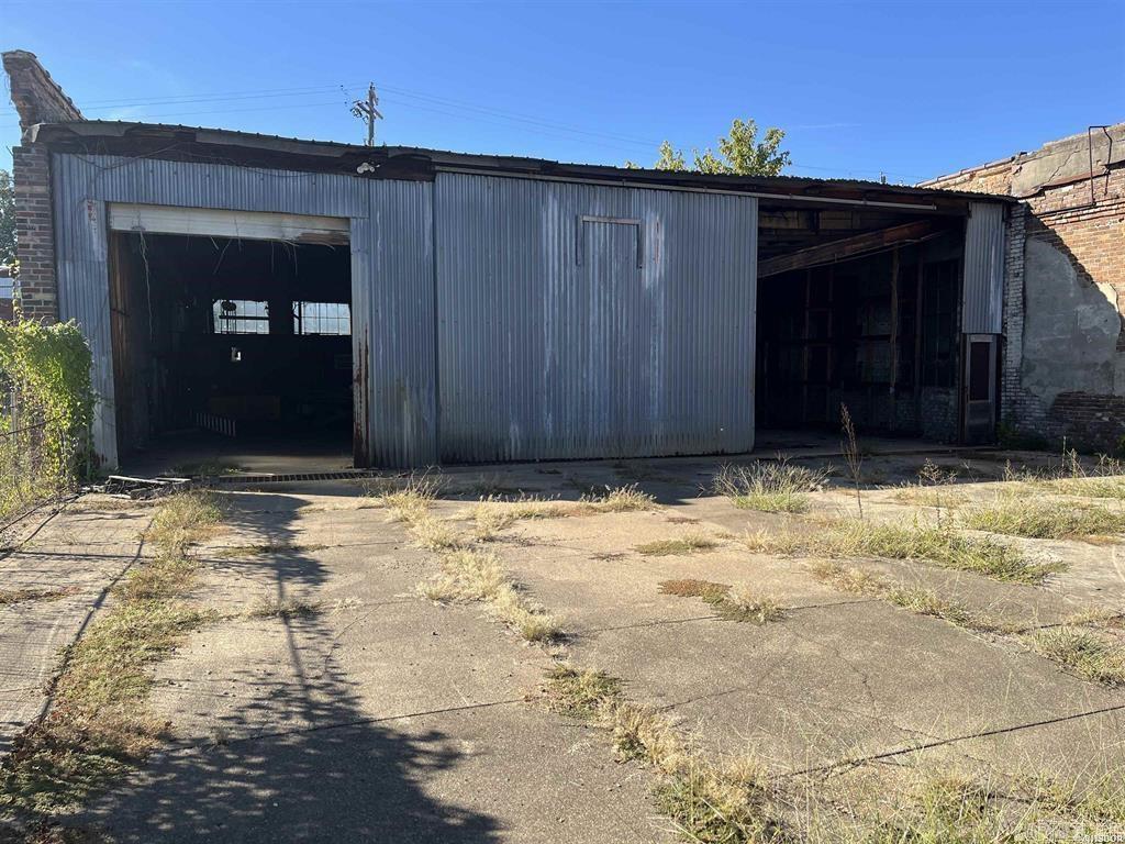 108 S Front Street Property Photo 1