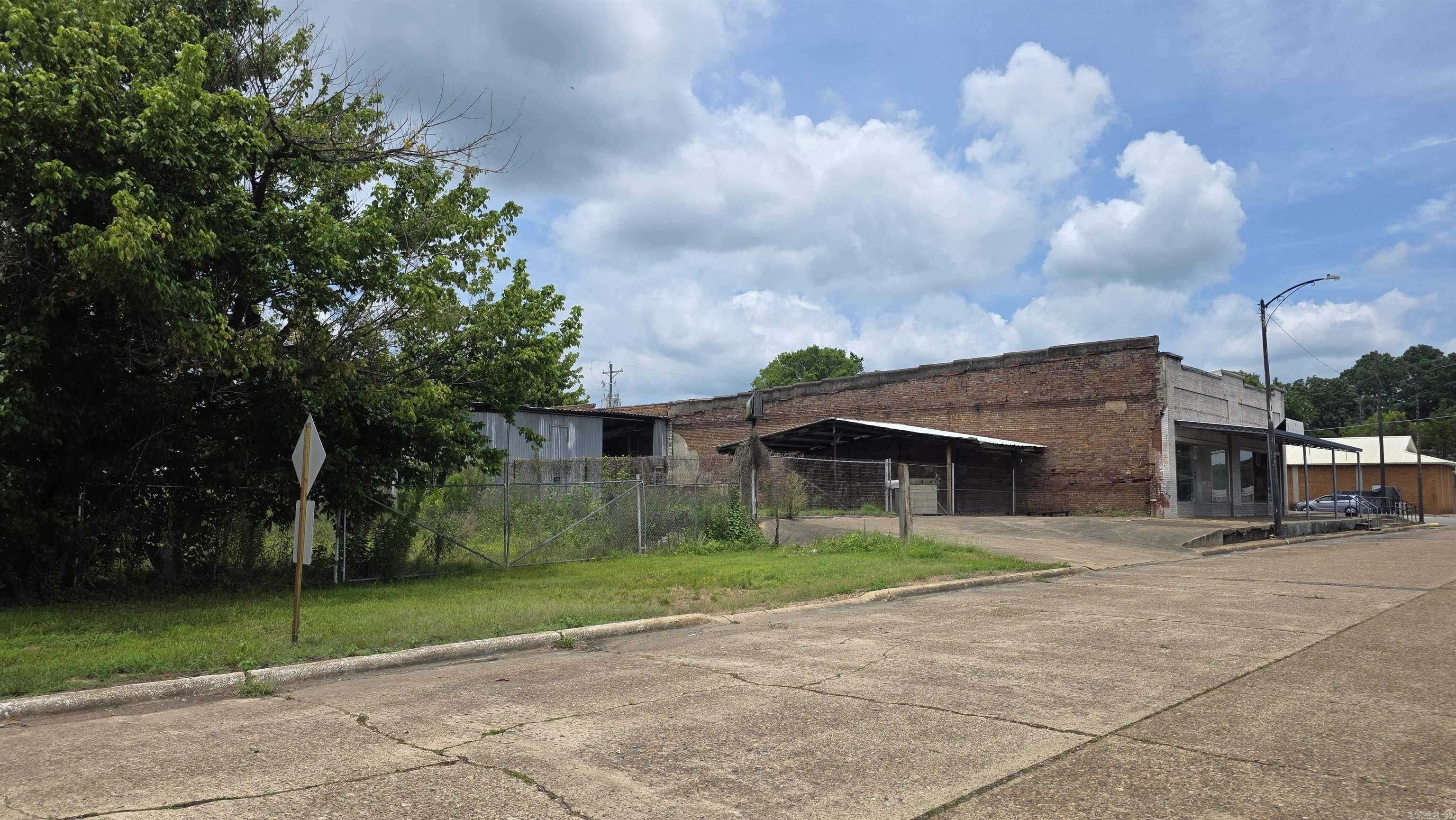 108 S Front Street Property Photo 6