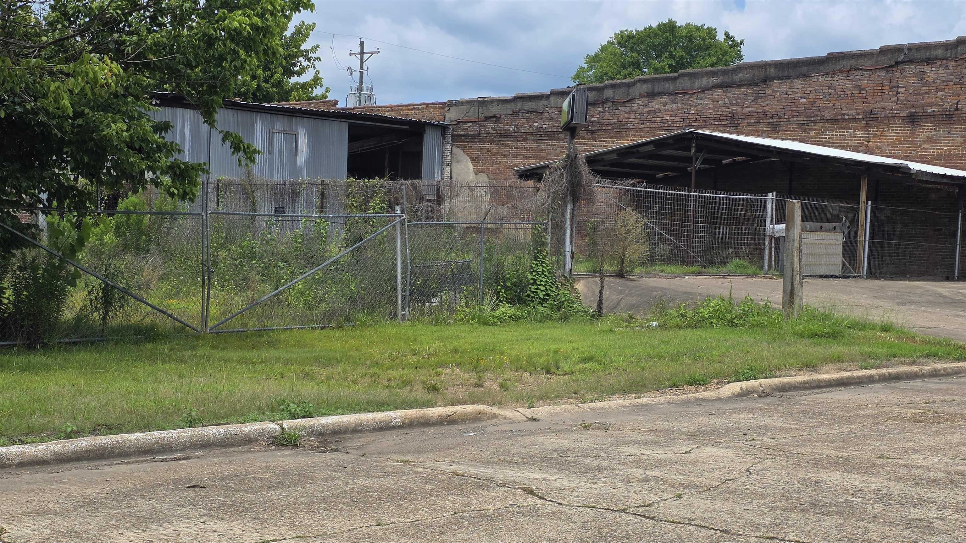 108 S Front Street Property Photo 8