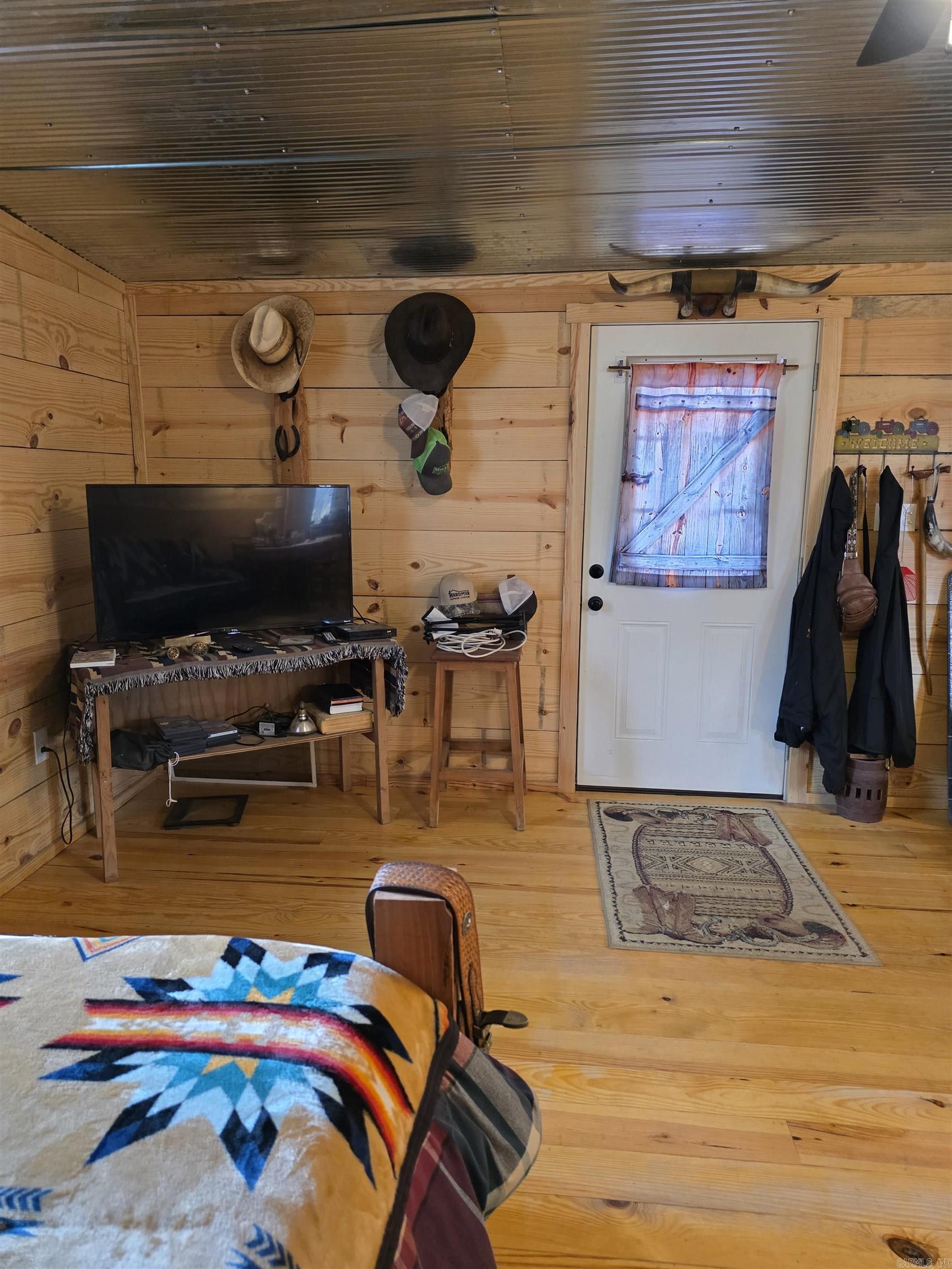 5665 N Hwy 53 Property Photo 6
