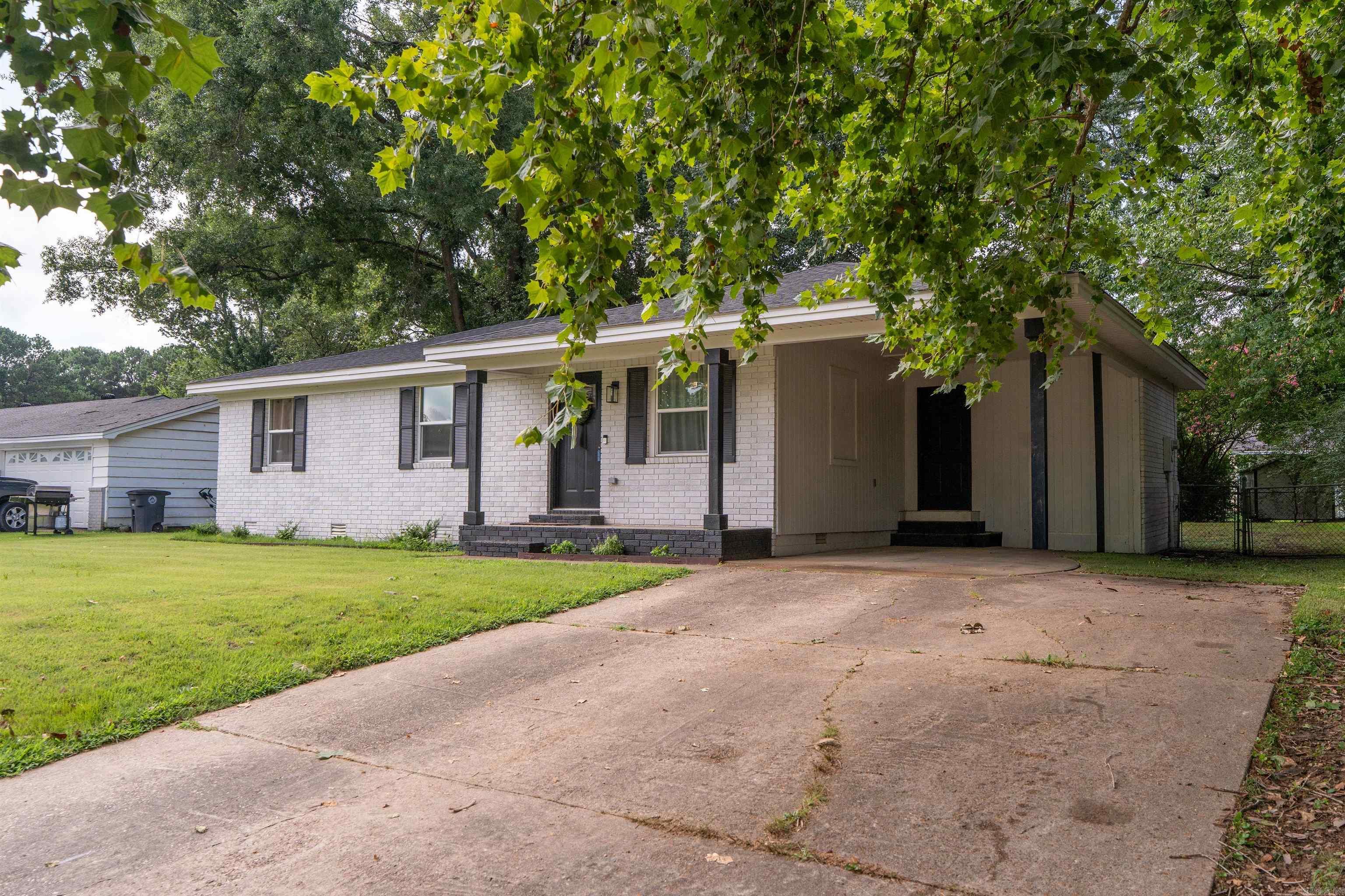107 Western Hills Property Photo 3